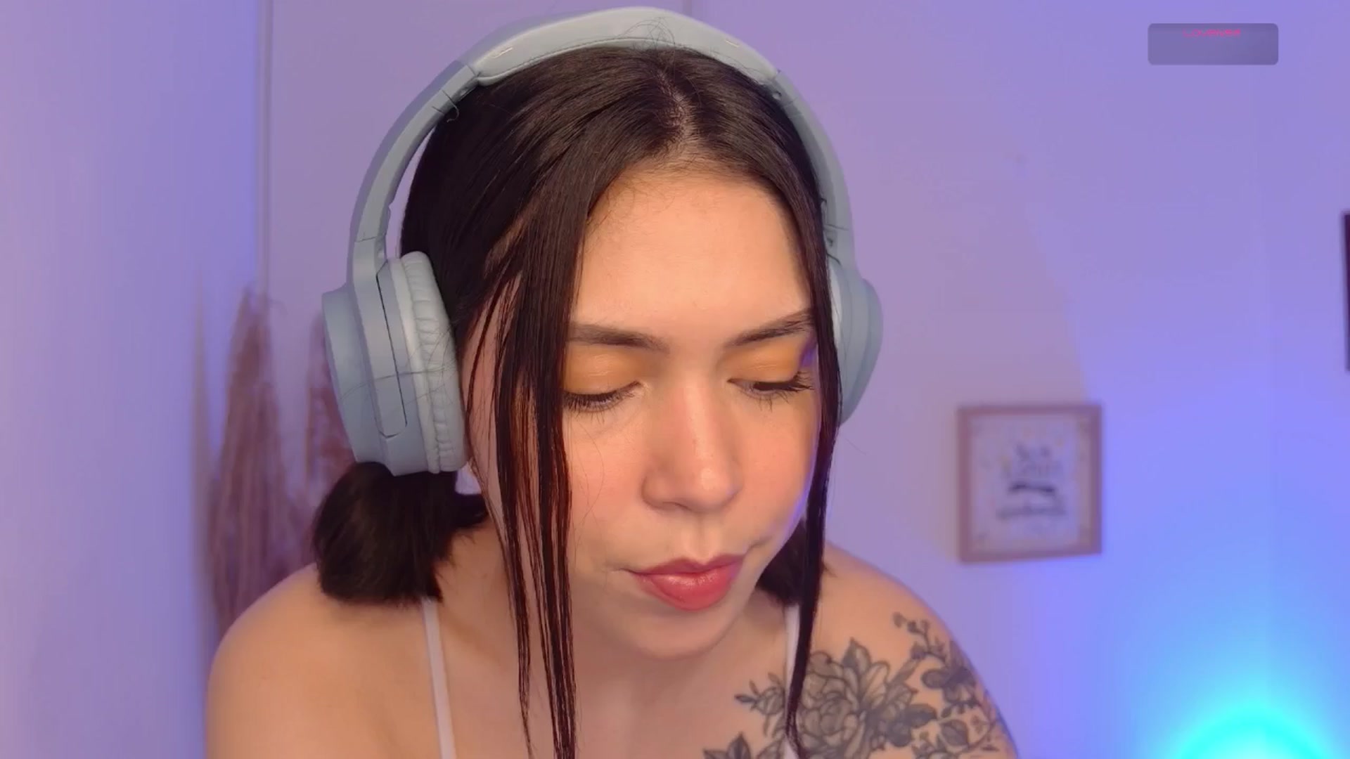 Gallery image thumbnail from angel_sweet9's myfreecams stream on, 03/17/2025, 13:39 image 7 of 20