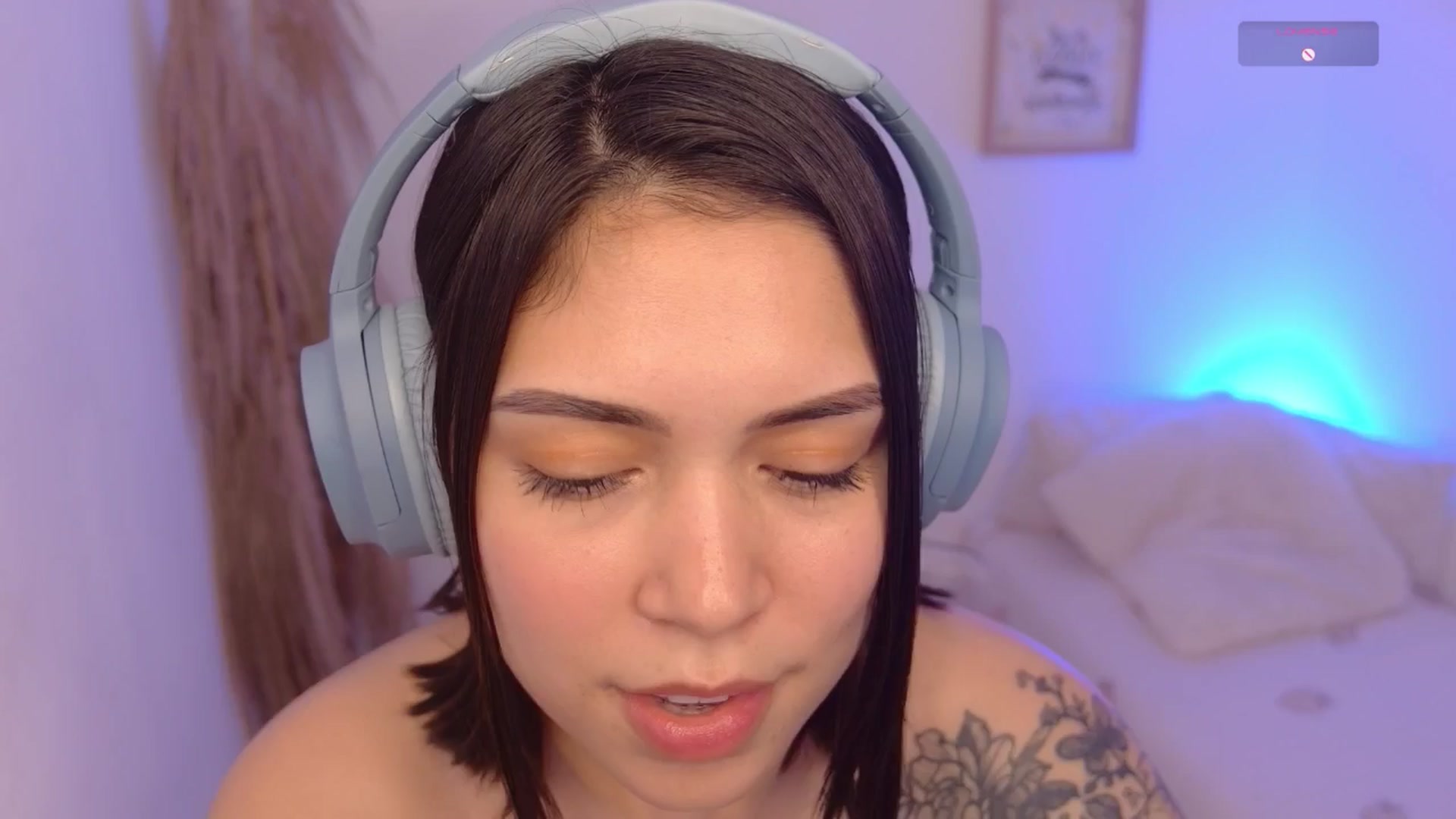 Gallery image thumbnail from angel_sweet9's myfreecams stream on, 03/26/2025, 16:22 image 17 of 20