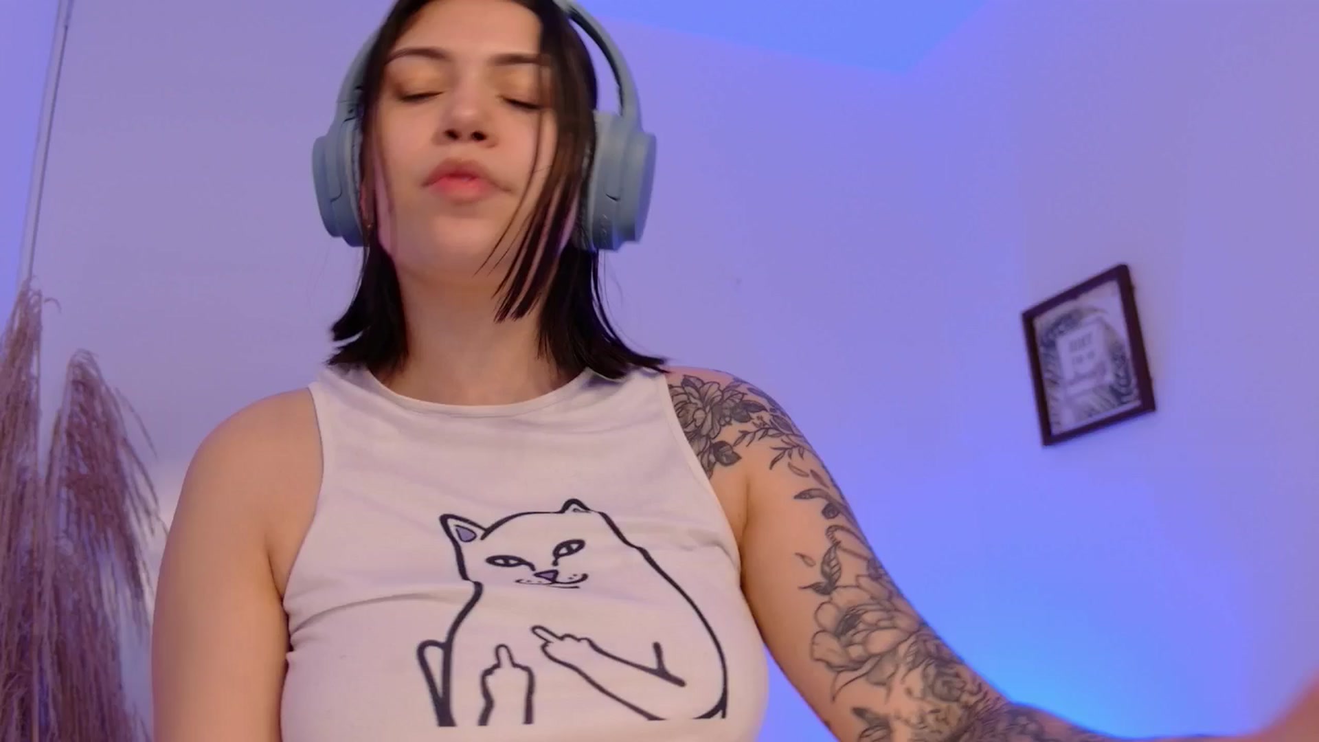 Gallery image thumbnail from angel_sweet9's myfreecams stream on, 04/03/2025, 24:22 image 8 of 20