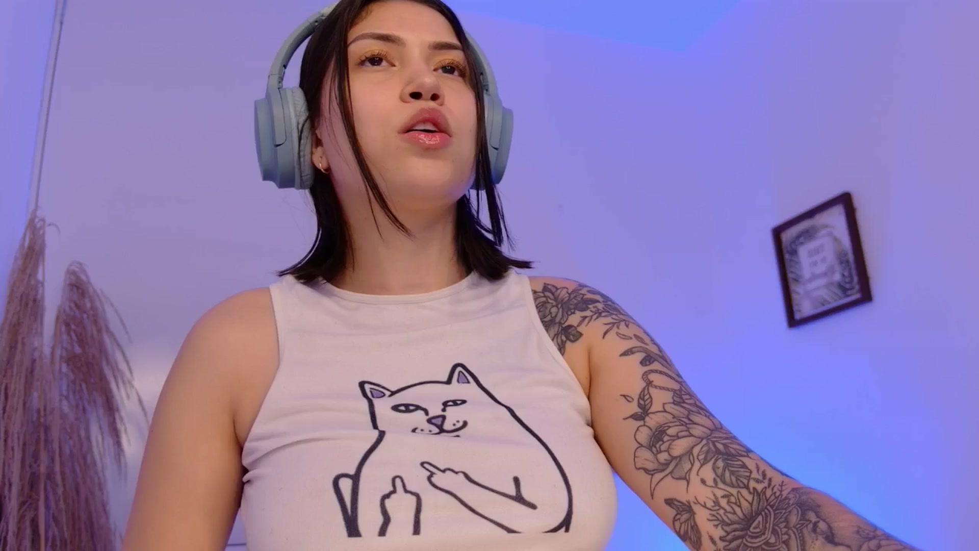 Gallery image thumbnail from angel_sweet9's myfreecams stream on, 04/03/2025, 24:22 image 10 of 20
