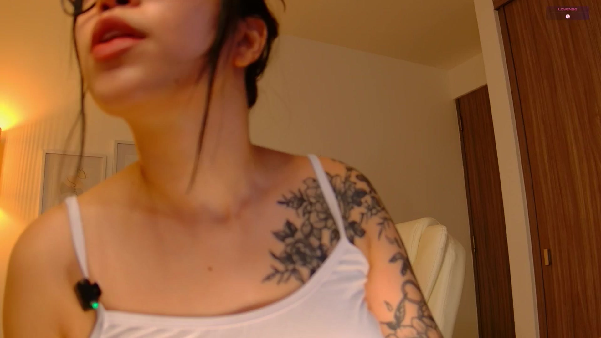 Gallery image thumbnail from angel_sweet9's myfreecams stream on, 06/09/2025, 23:32 image 16 of 20