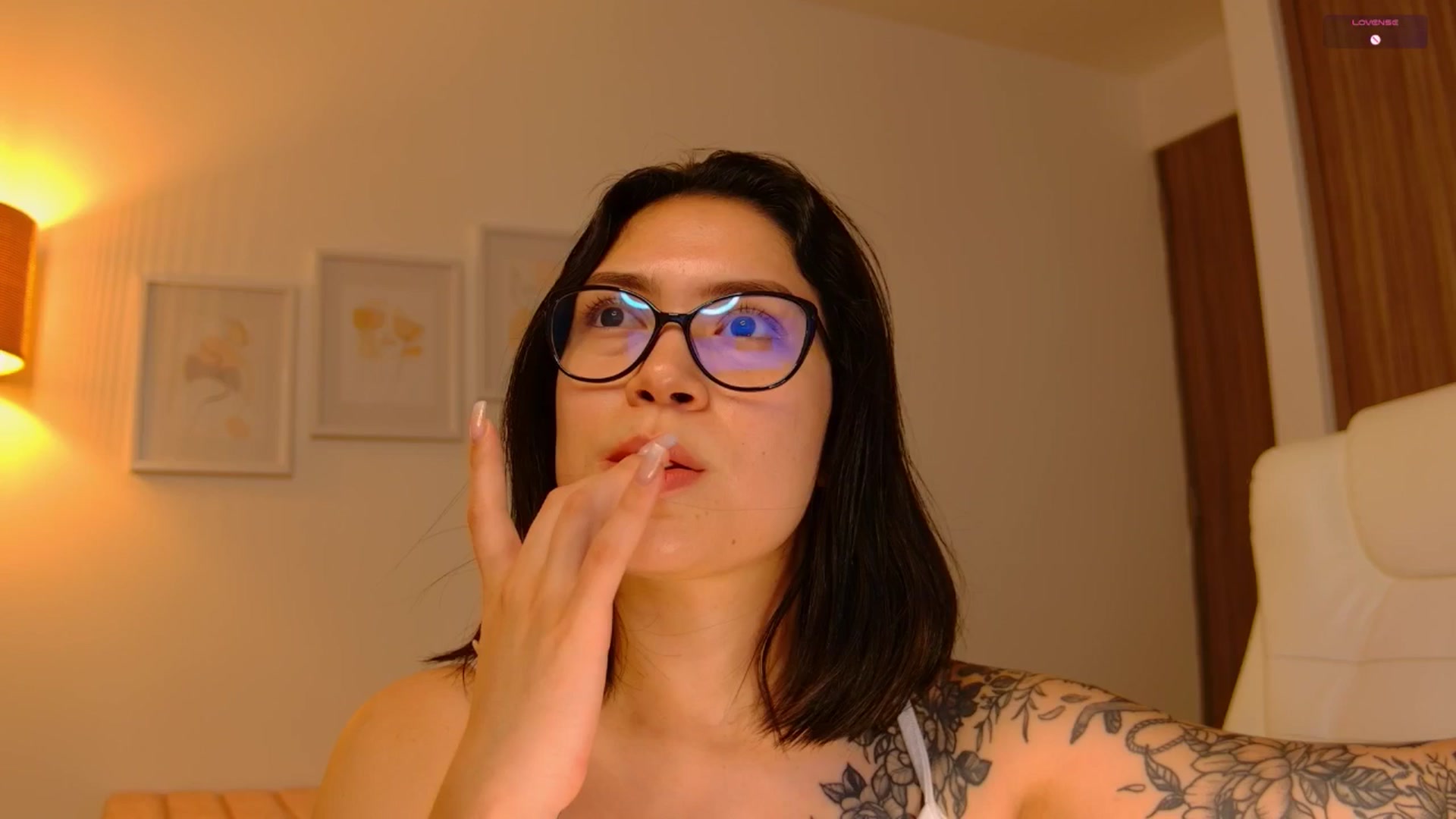 Gallery image thumbnail from angel_sweet9's myfreecams stream on, 06/09/2025, 23:32 image 6 of 20