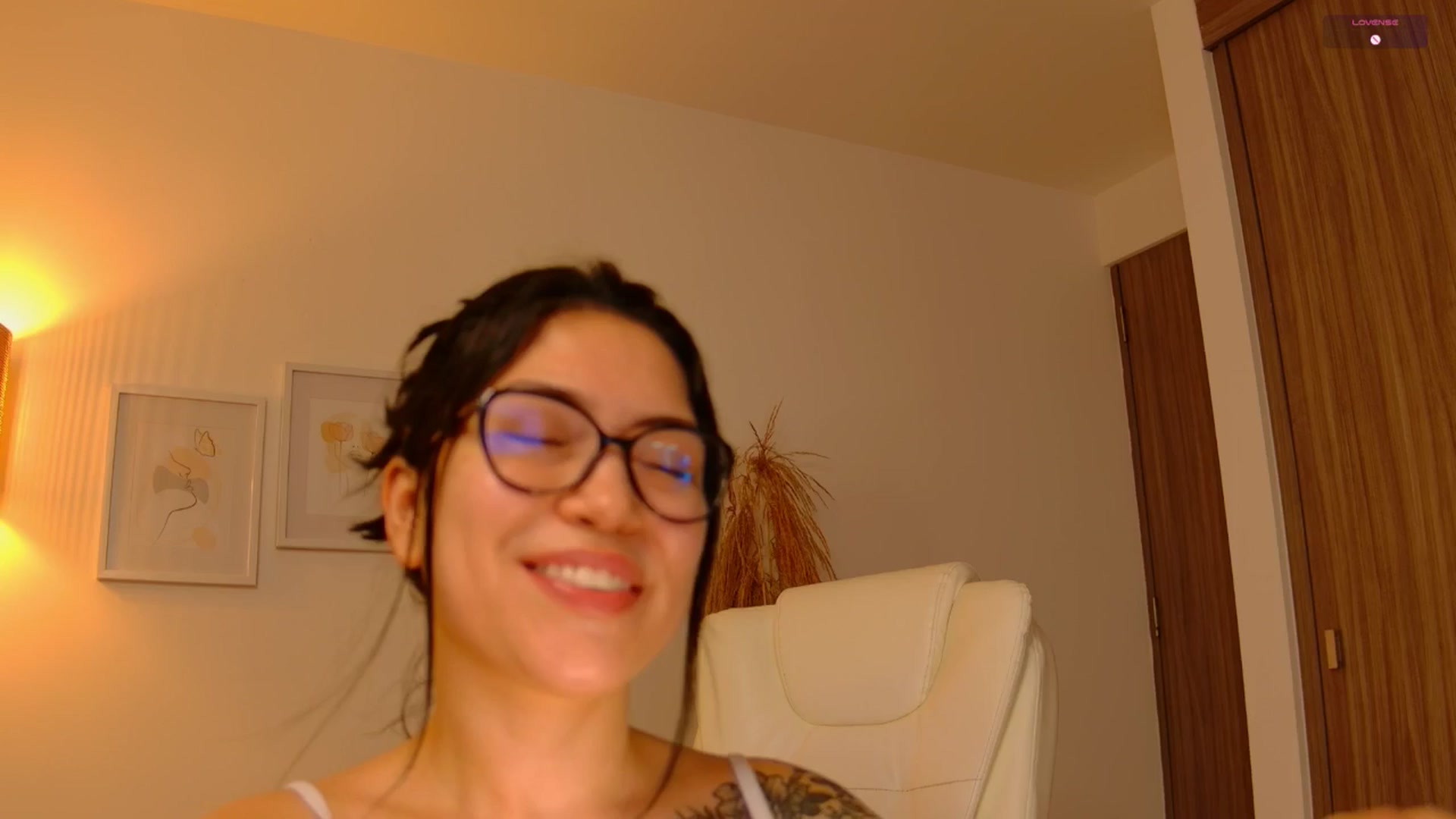 Gallery image thumbnail from angel_sweet9's myfreecams stream on, 06/09/2025, 23:32 image 13 of 20
