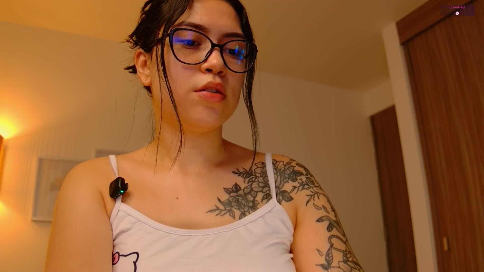 Gallery image thumbnail from angel_sweet9's myfreecams stream on, 06/09/2025, 23:32 image 18 of 20