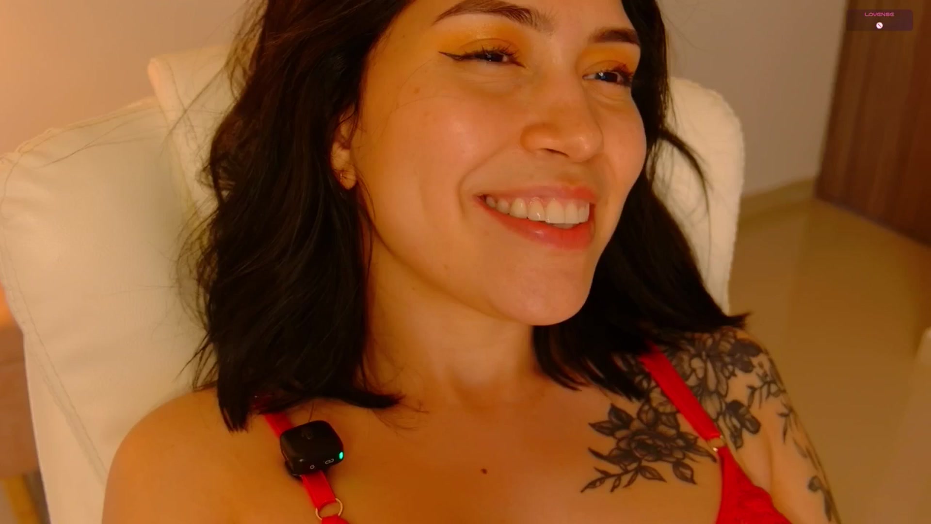 Gallery image thumbnail from angel_sweet9's myfreecams stream on, 06/22/2025, 18:27 image 18 of 20