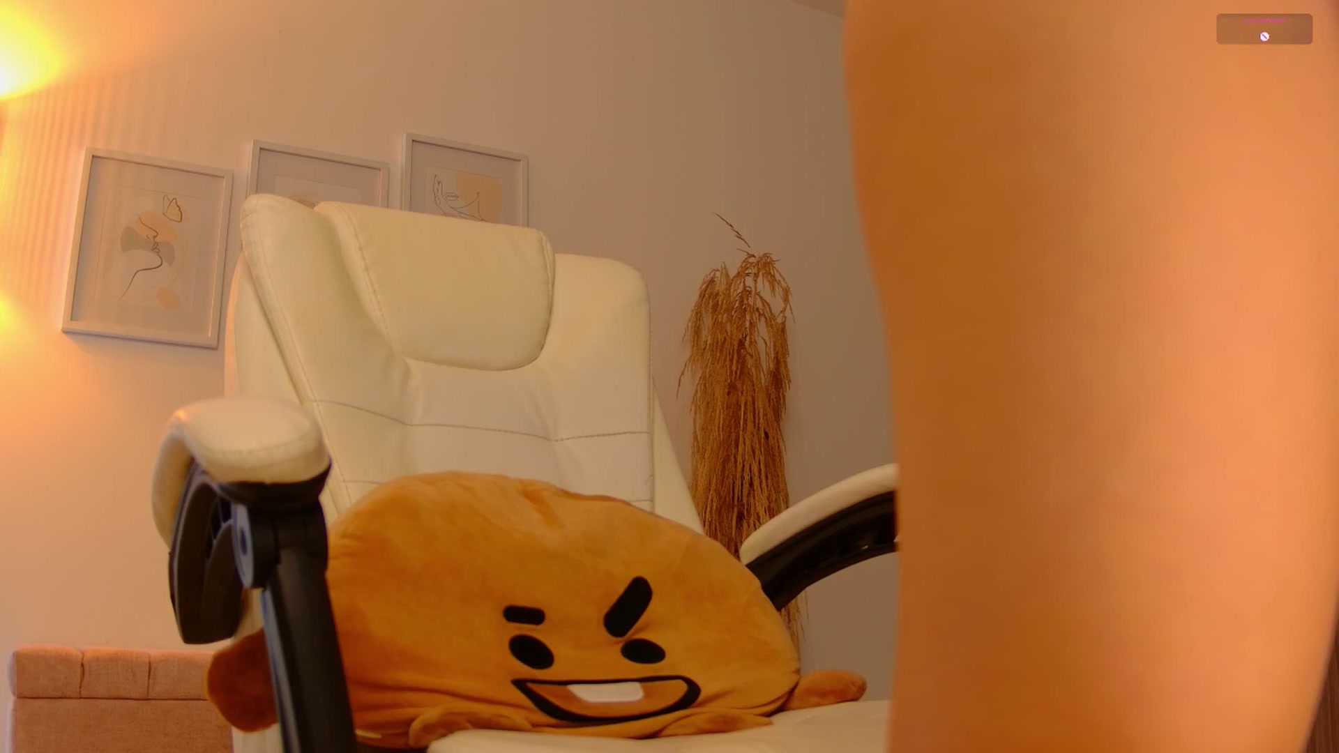 Gallery image thumbnail from angel_sweet9's myfreecams stream on, 08/04/2025, 14:48 image 15 of 20