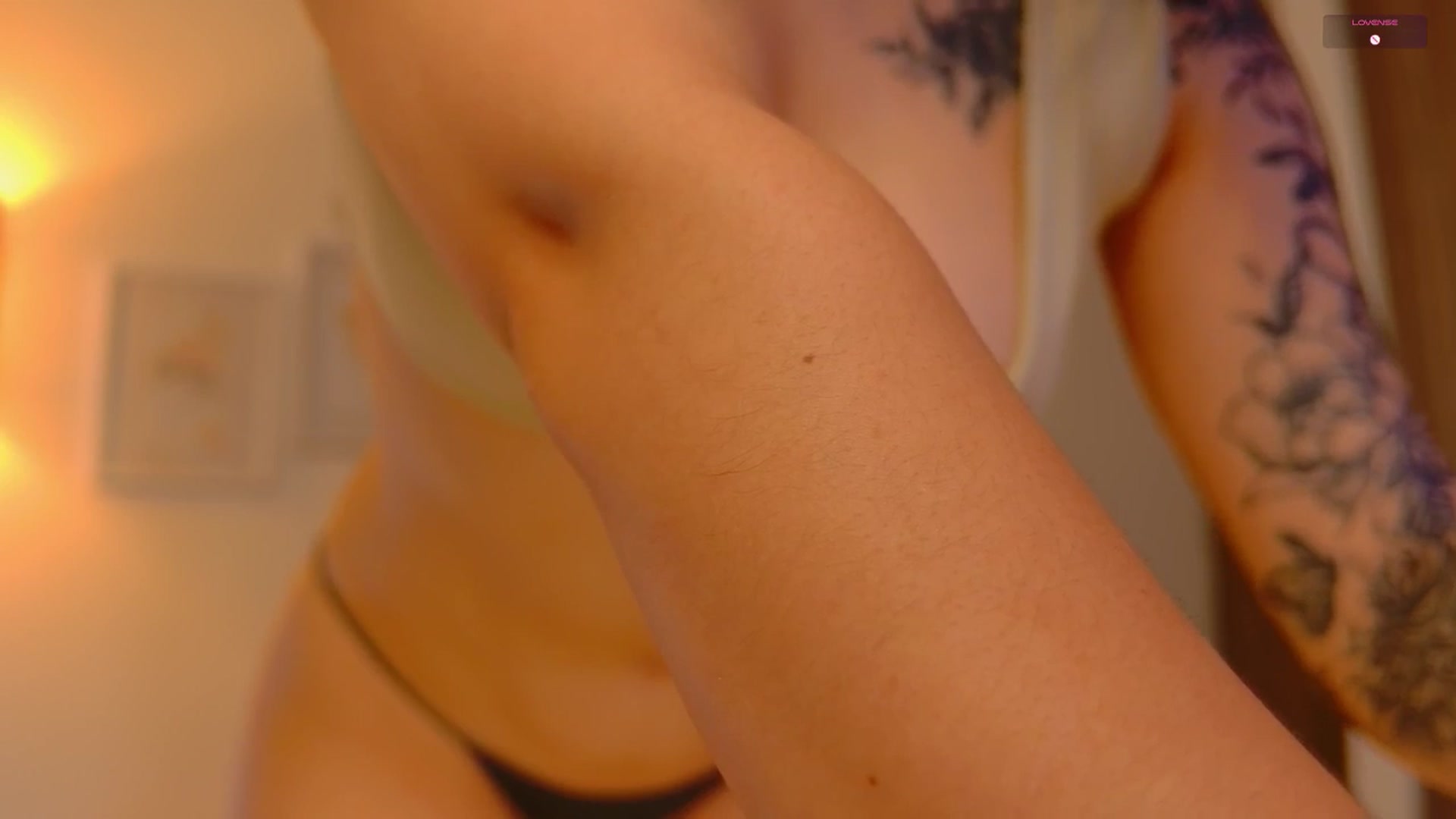 Gallery image thumbnail from angel_sweet9's myfreecams stream on, 08/08/2025, 16:06 image 16 of 20