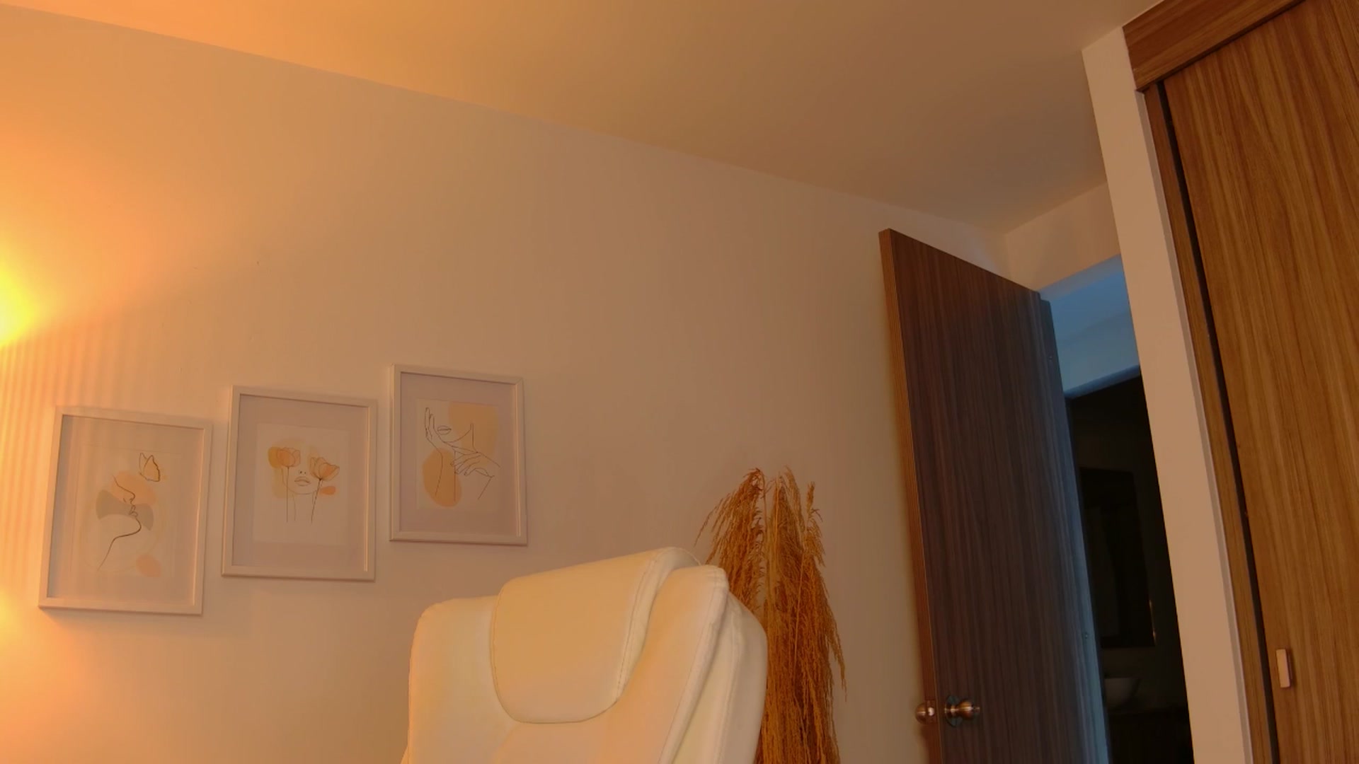 Gallery image thumbnail from angel_sweet9's myfreecams stream on, 08/12/2025, 20:19 image 20 of 20