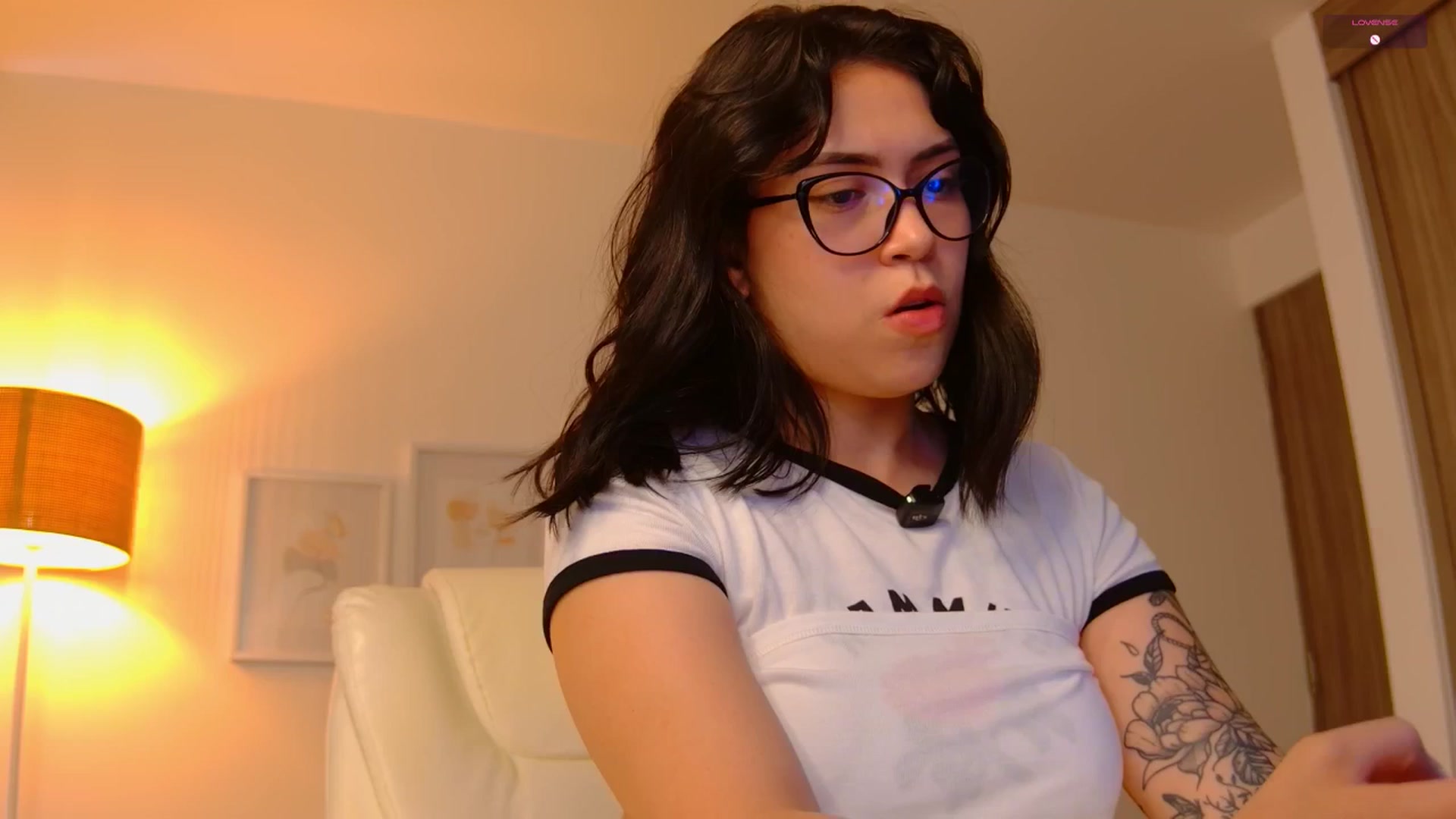 Gallery image thumbnail from angel_sweet9's myfreecams stream on, 08/20/2025, 17:51 image 7 of 20