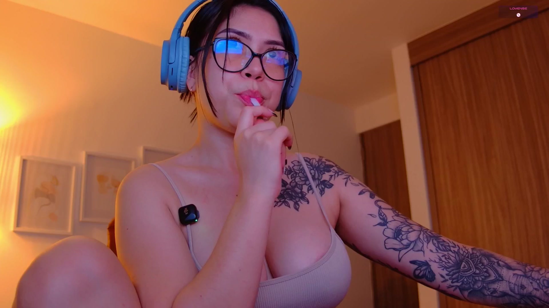 Gallery image thumbnail from angel_sweet9's myfreecams stream on, 10/09/2025, 22:01 image 2 of 20