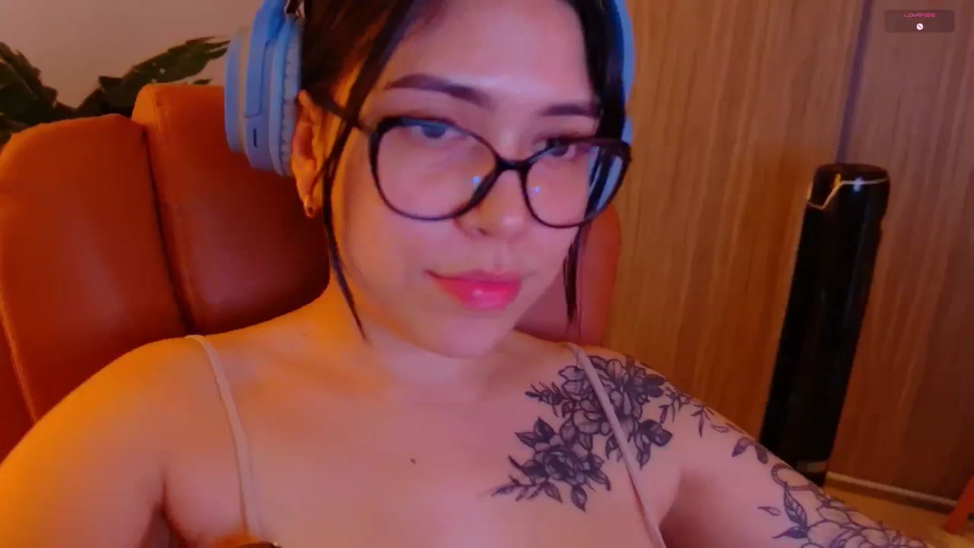 Gallery image thumbnail from angel_sweet9's myfreecams stream on, 10/09/2025, 22:01 image 14 of 20