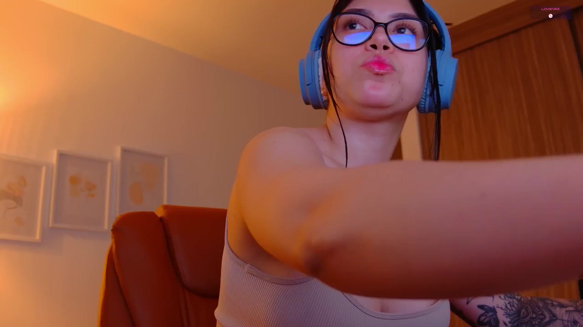 Gallery image thumbnail from angel_sweet9's myfreecams stream on, 10/09/2025, 22:01 image 19 of 20