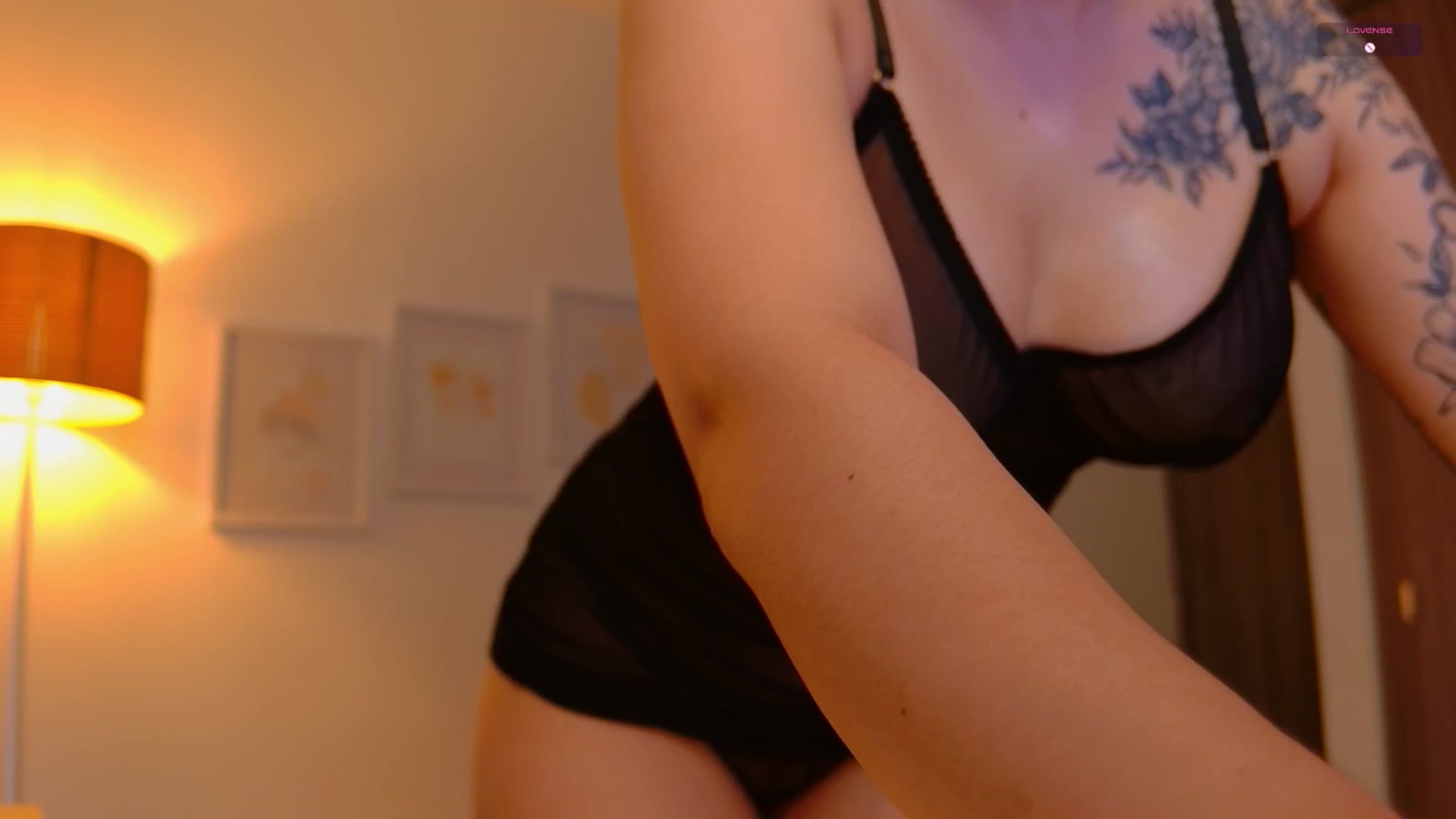 Gallery image thumbnail from angel_sweet9's myfreecams stream on, 11/04/2025, 14:24 image 17 of 20