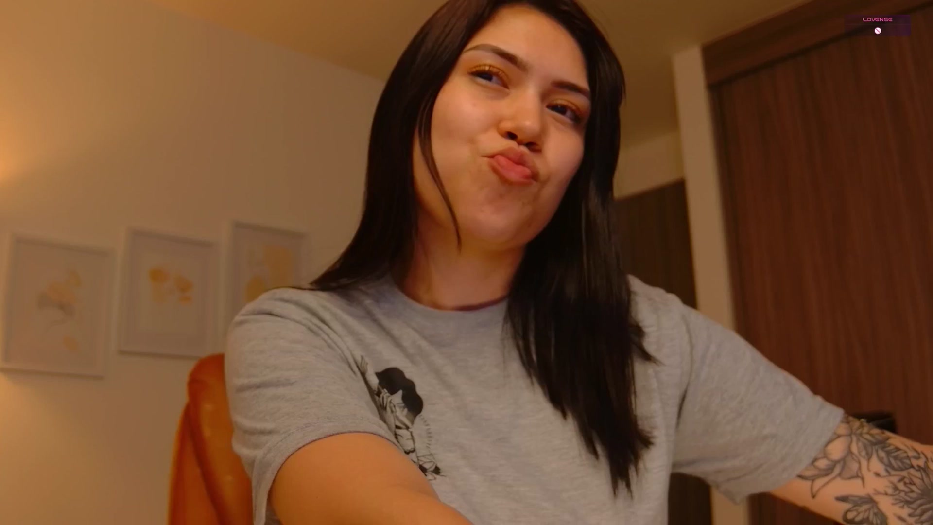 Gallery image thumbnail from angel_sweet9's myfreecams stream on, 12/31/2025, 23:15 image 19 of 20