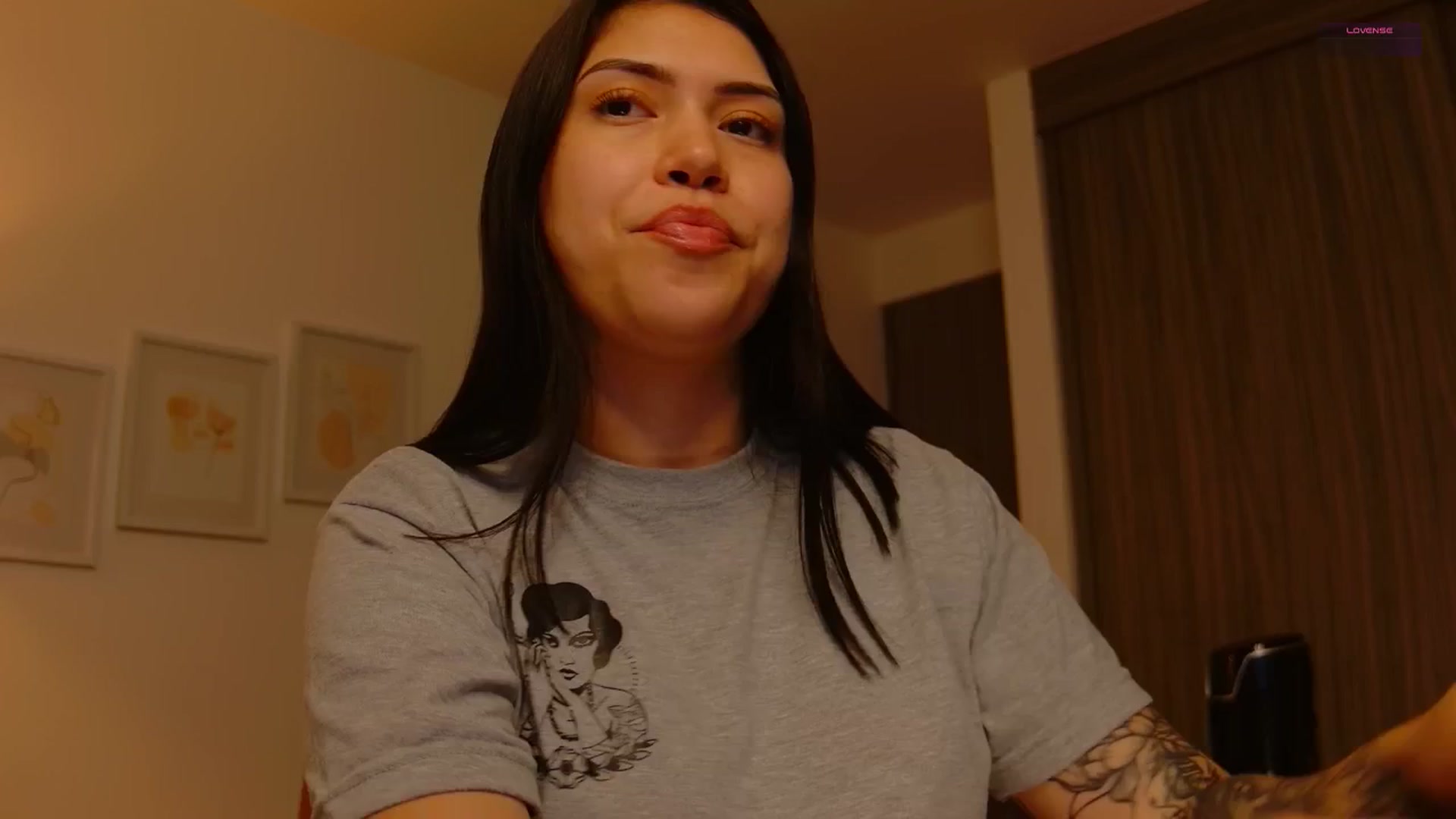 Gallery image thumbnail from angel_sweet9's myfreecams stream on, 12/31/2025, 23:15 image 3 of 20