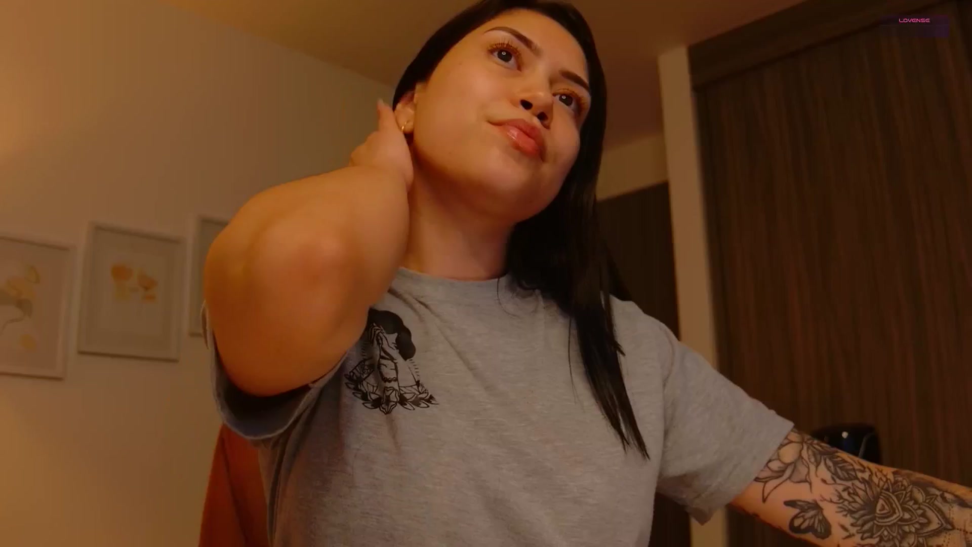 Gallery image thumbnail from angel_sweet9's myfreecams stream on, 12/31/2025, 23:15 image 2 of 20