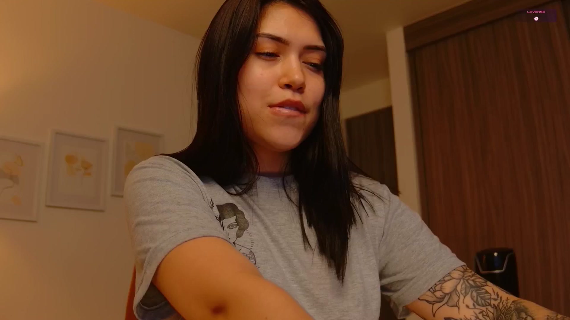 Gallery image thumbnail from angel_sweet9's myfreecams stream on, 12/31/2025, 23:15 image 15 of 20