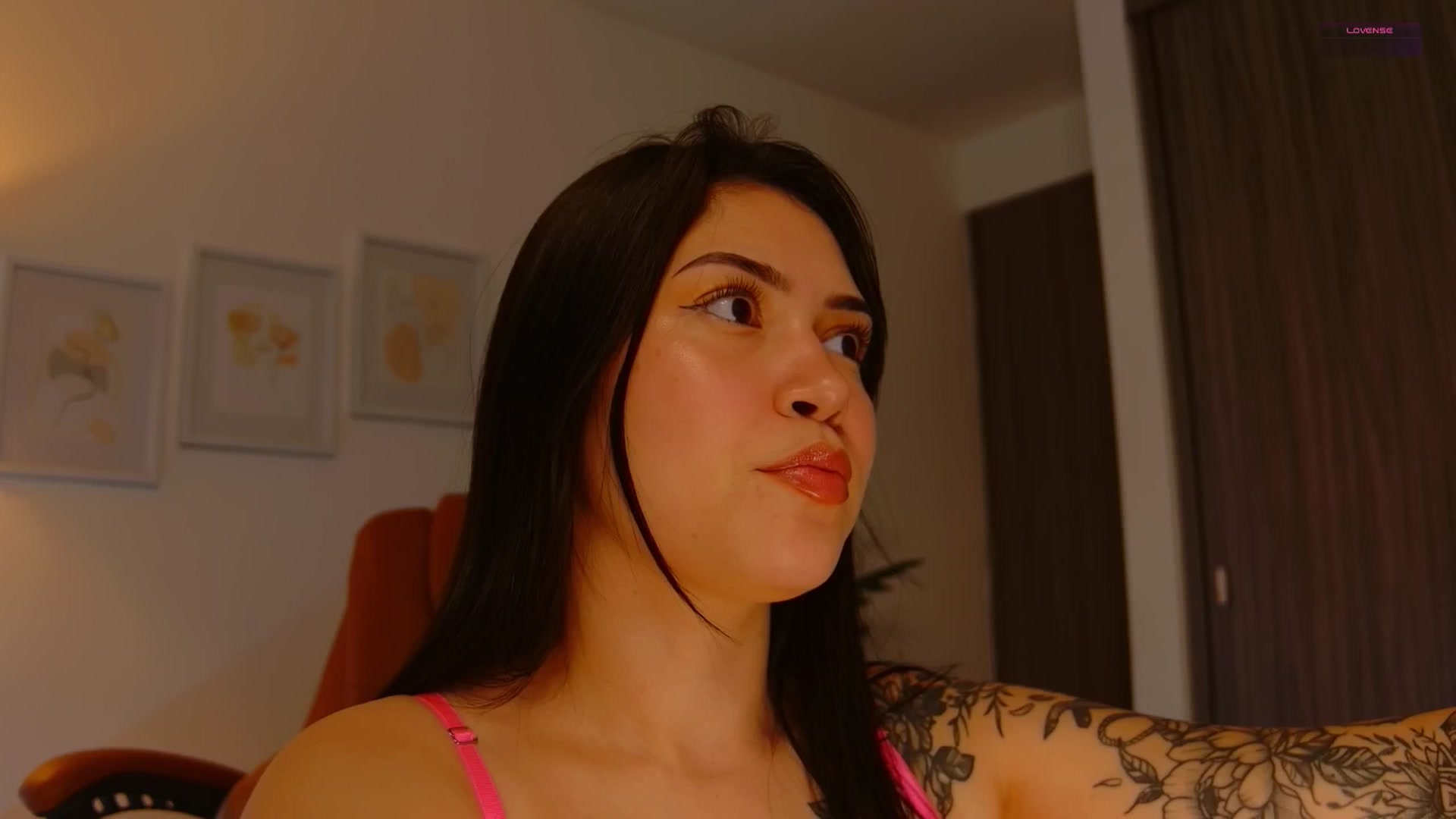 Gallery image thumbnail from angel_sweet9's myfreecams stream on, 01/05/2026, 15:36 image 18 of 20