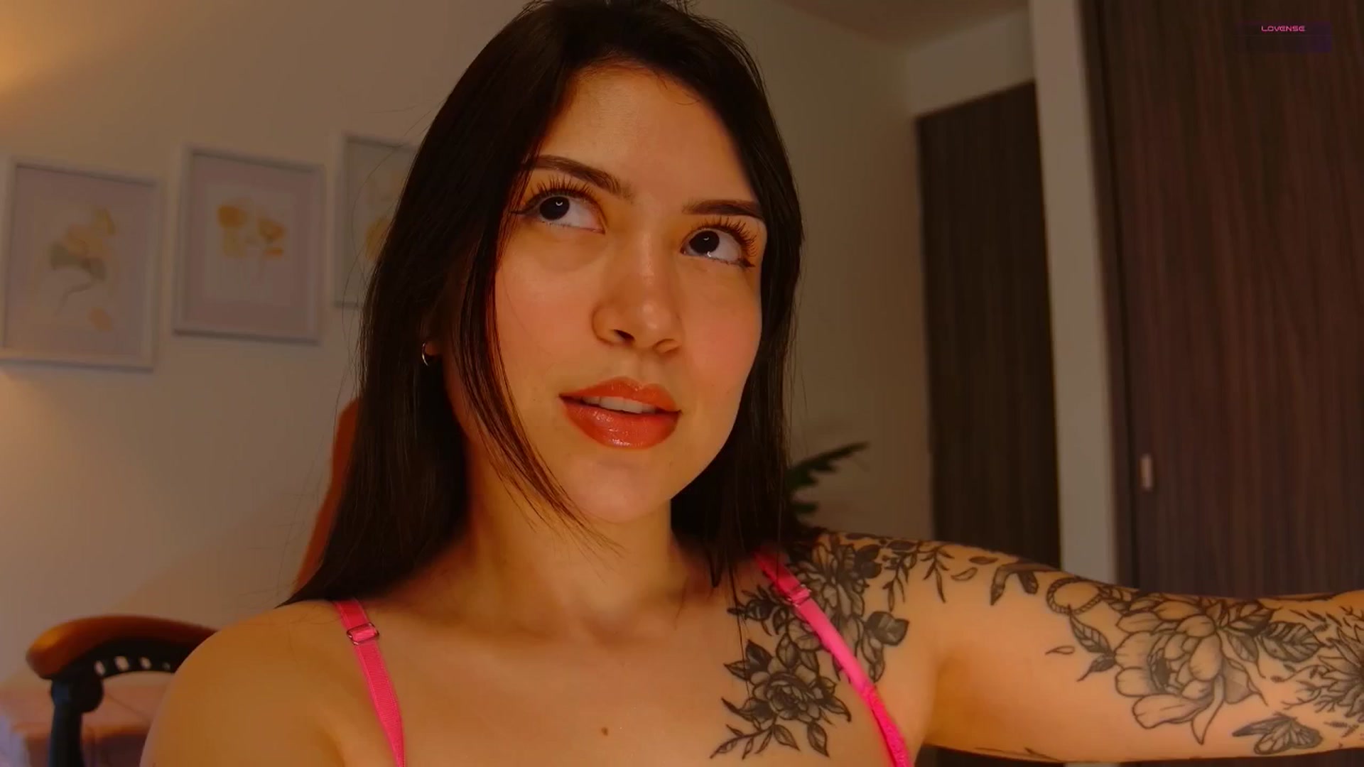Gallery image thumbnail from angel_sweet9's myfreecams stream on, 01/05/2026, 15:36 image 12 of 20
