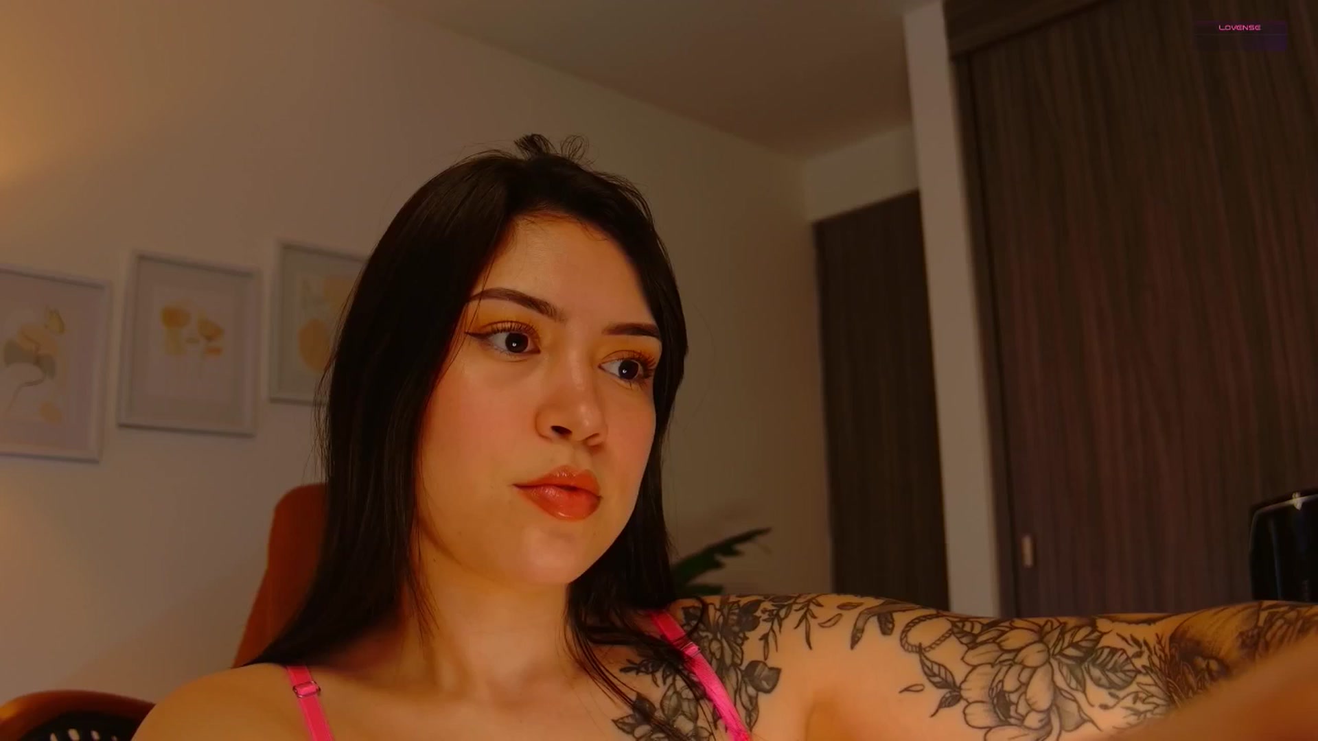 Gallery image thumbnail from angel_sweet9's myfreecams stream on, 01/05/2026, 15:36 image 3 of 20