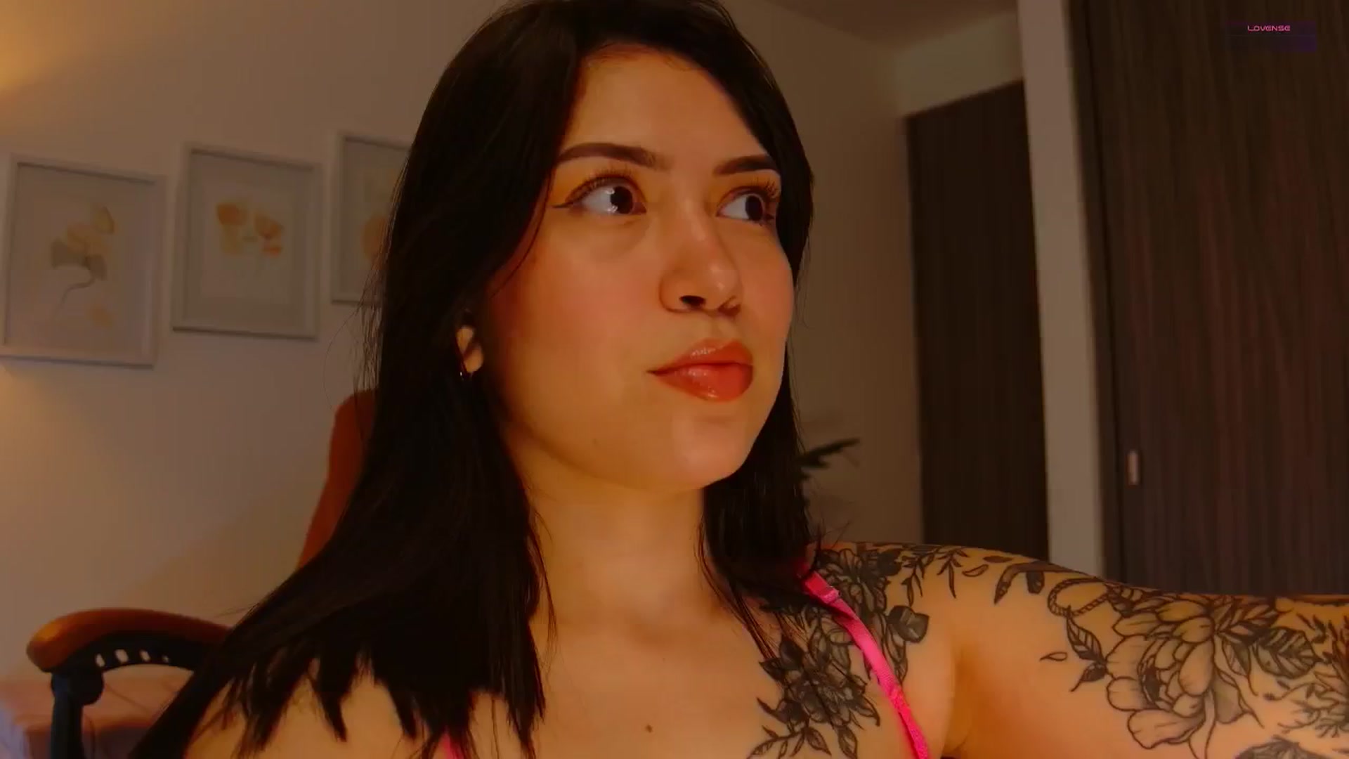 Gallery image thumbnail from angel_sweet9's myfreecams stream on, 01/05/2026, 15:36 image 5 of 20