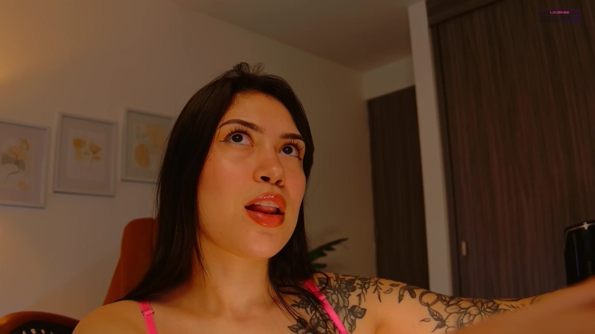 Gallery image thumbnail from angel_sweet9's myfreecams stream on, 01/05/2026, 15:36 image 4 of 20
