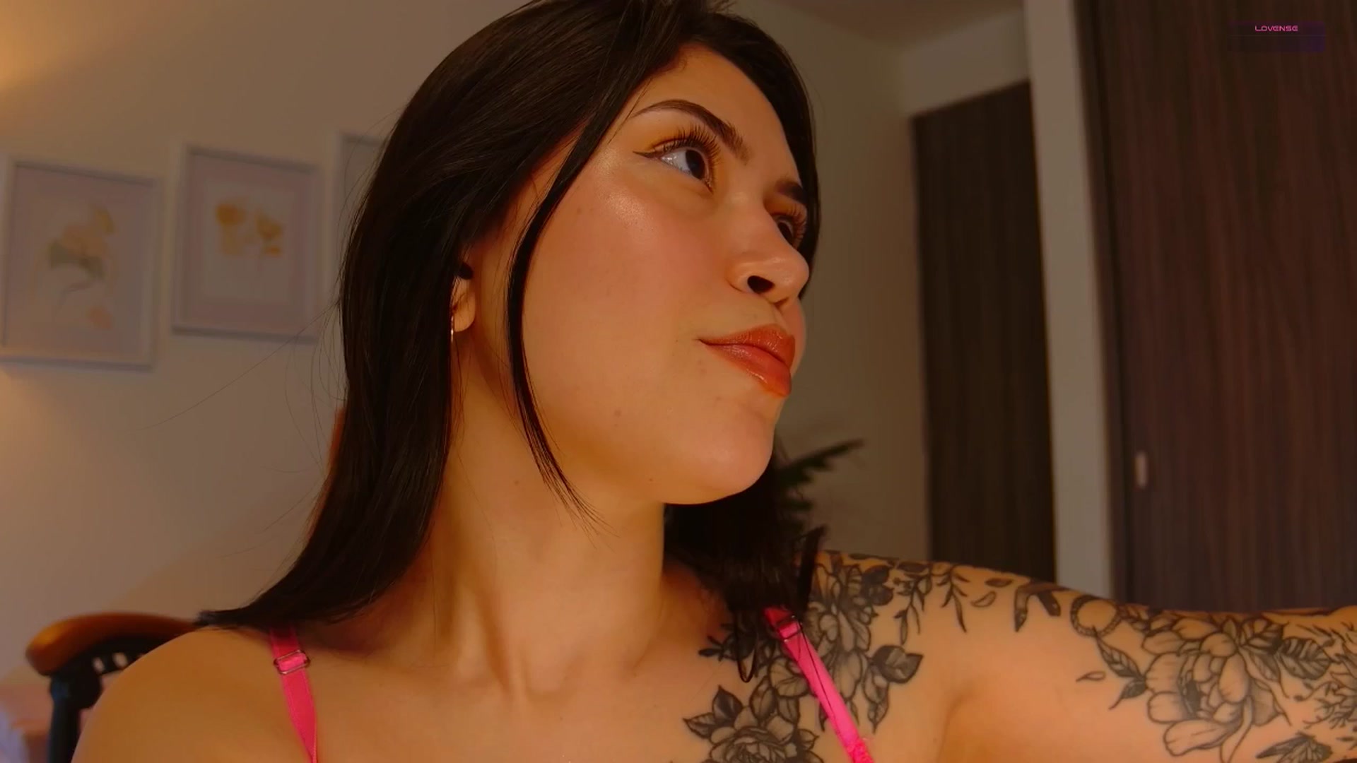 Gallery image thumbnail from angel_sweet9's myfreecams stream on, 01/05/2026, 15:36 image 14 of 20
