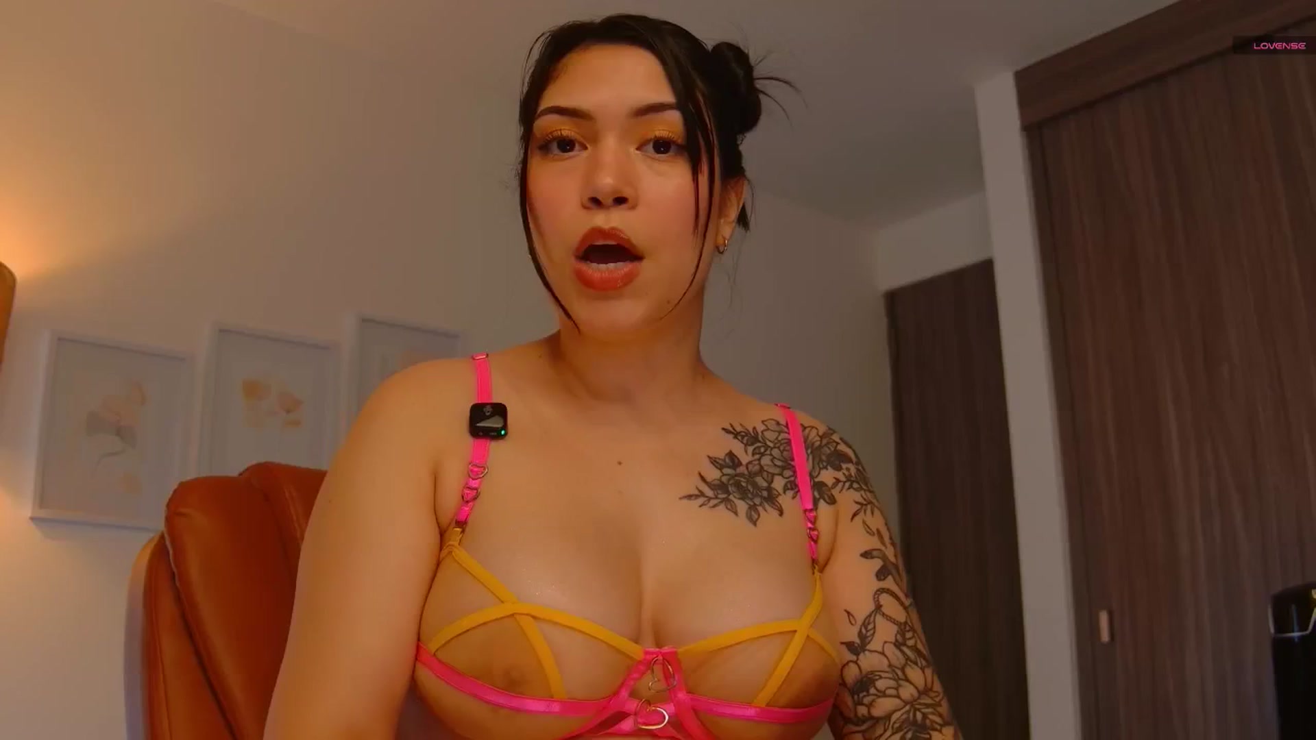 Gallery image thumbnail from angel_sweet9's myfreecams stream on, 01/12/2026, 16:32 image 10 of 20