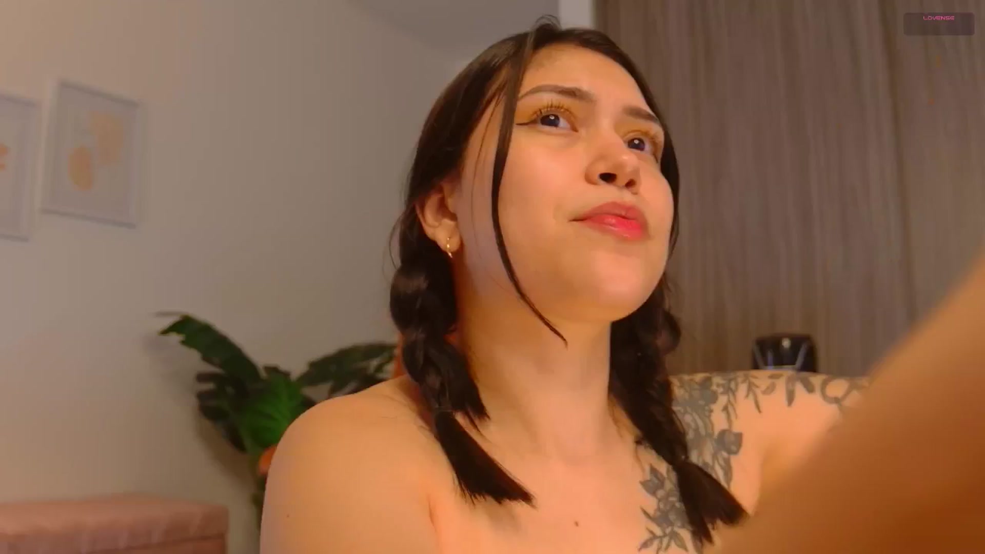 Gallery image thumbnail from angel_sweet9's myfreecams stream on, 01/27/2026, 16:21 image 14 of 20