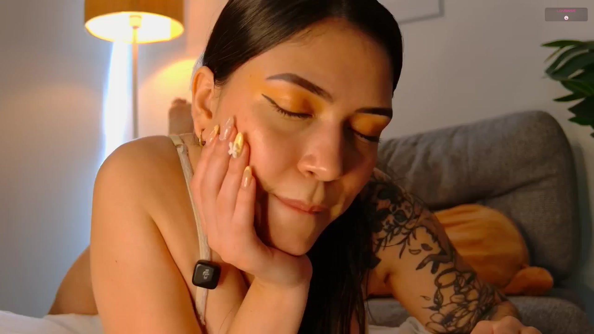 Gallery image thumbnail from angel_sweet9's myfreecams stream on, 03/19/2026, 14:38 image 15 of 20