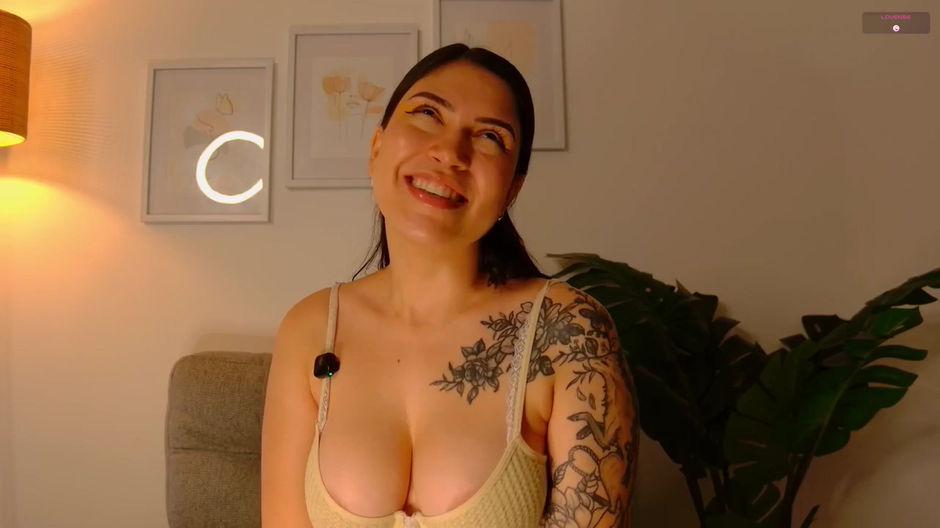 Gallery image thumbnail from angel_sweet9's myfreecams stream on, 03/19/2026, 17:31 image 2 of 20