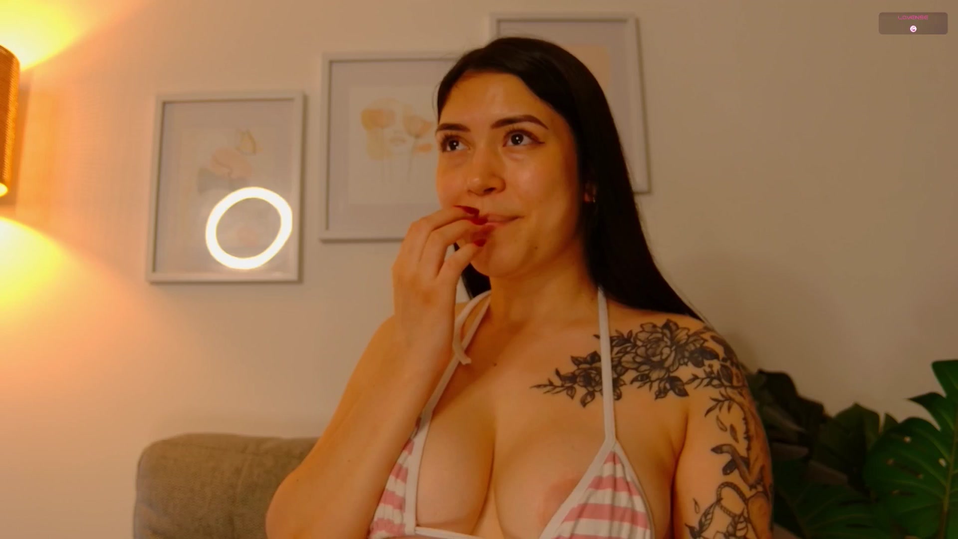Gallery image thumbnail from angel_sweet9's myfreecams stream on, 04/20/2026, 17:18 image 16 of 20