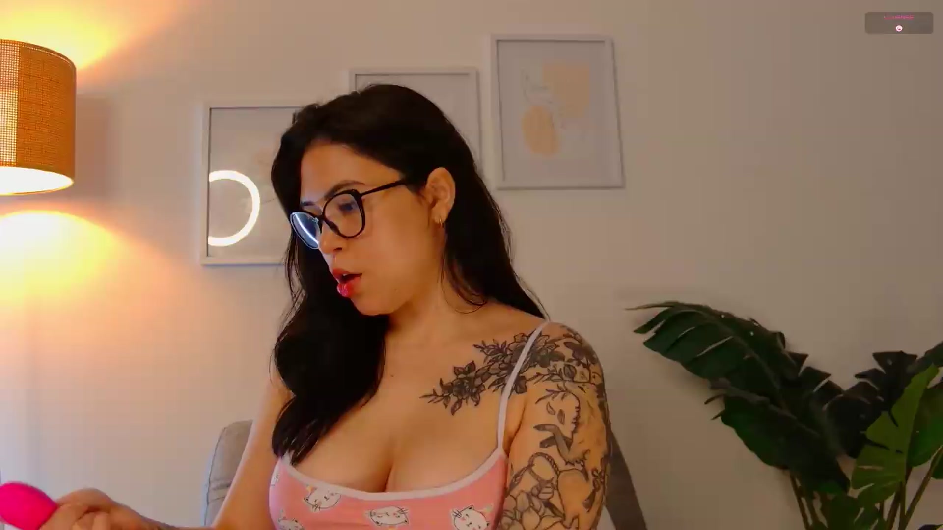 Gallery image thumbnail from angel_sweet9's myfreecams stream on, 06/19/2026, 15:18 image 1 of 20