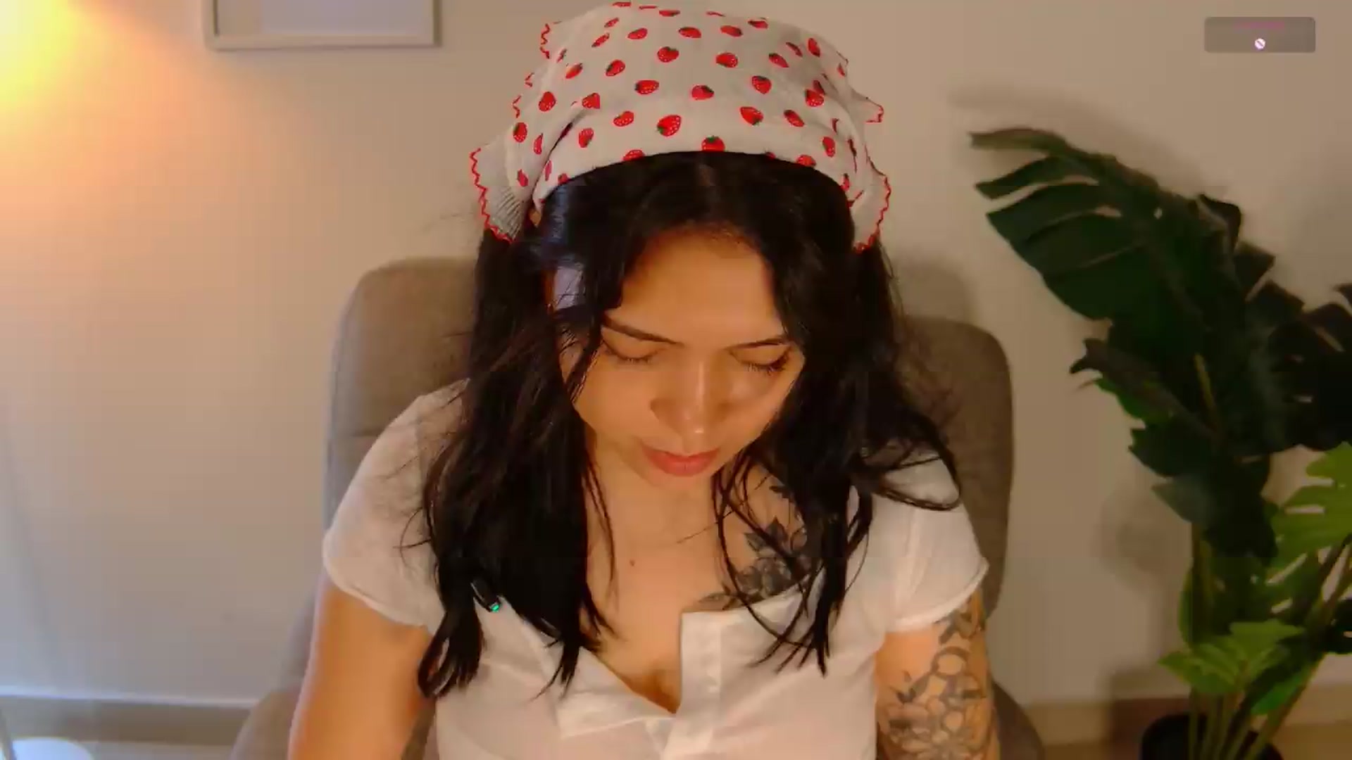 Gallery image thumbnail from angel_sweet9's myfreecams stream on, 06/25/2026, 17:05 image 3 of 20
