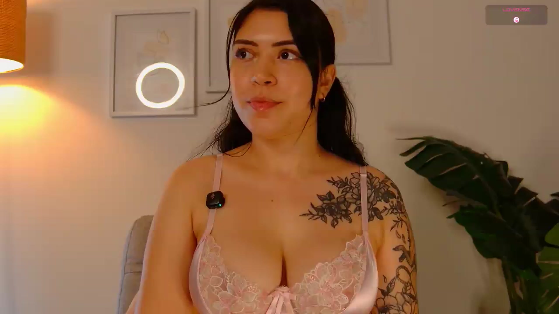 Gallery image thumbnail from angel_sweet9's myfreecams stream on, 06/26/2026, 15:26 image 15 of 20
