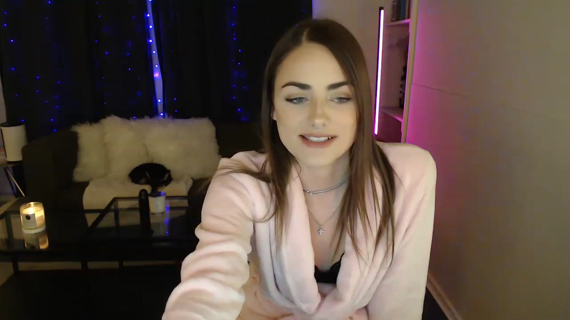 Gallery image thumbnail from angelpuppygrl's myfreecams stream on, 11/21/2022, 05:50 image 11 of 20