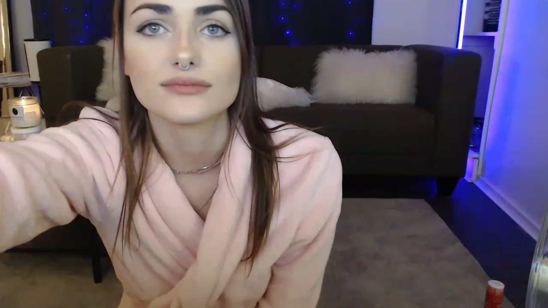 Gallery image thumbnail from angelpuppygrl's myfreecams stream on, 11/21/2022, 05:50 image 15 of 20
