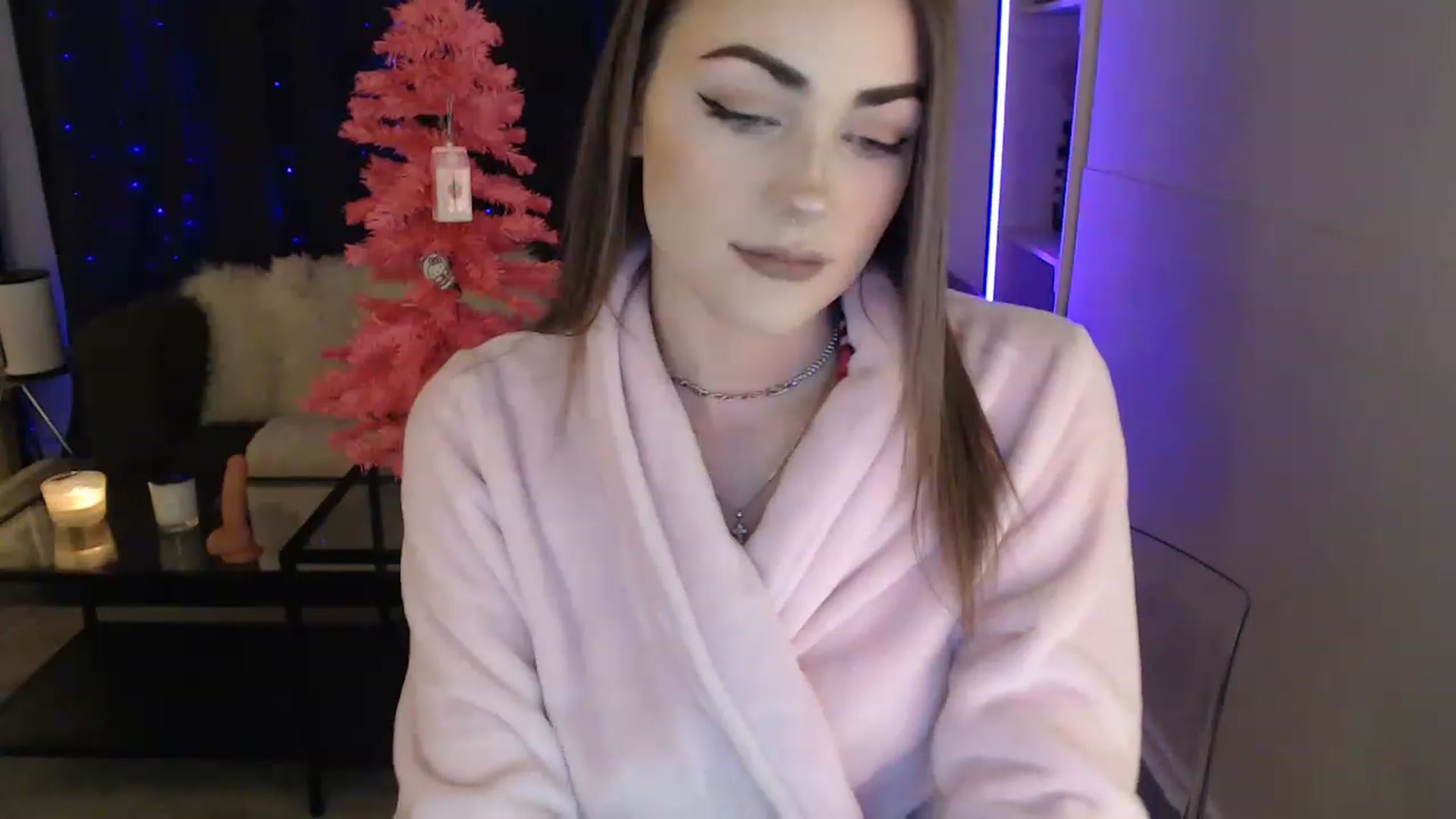 Gallery image thumbnail from angelpuppygrl's myfreecams stream on, 12/18/2022, 03:54 image 2 of 20