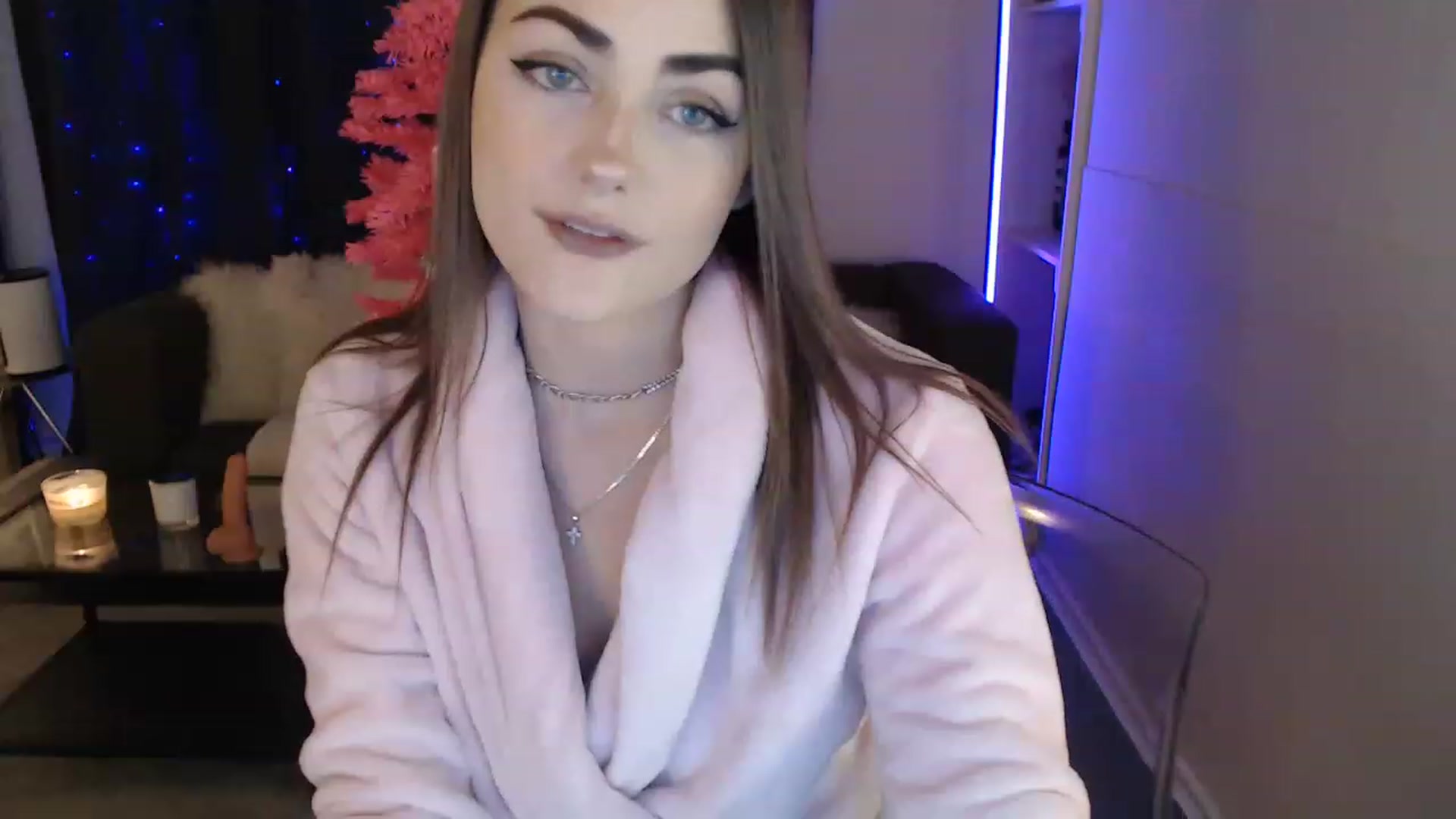 Gallery image thumbnail from angelpuppygrl's myfreecams stream on, 12/18/2022, 03:54 image 16 of 20