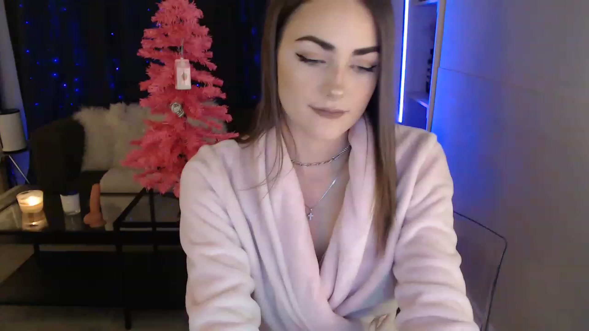 Gallery image thumbnail from angelpuppygrl's myfreecams stream on, 12/18/2022, 03:54 image 15 of 20