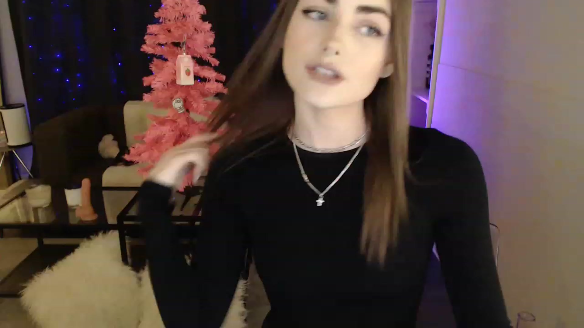 Gallery image thumbnail from angelpuppygrl's myfreecams stream on, 12/18/2022, 05:28 image 13 of 20