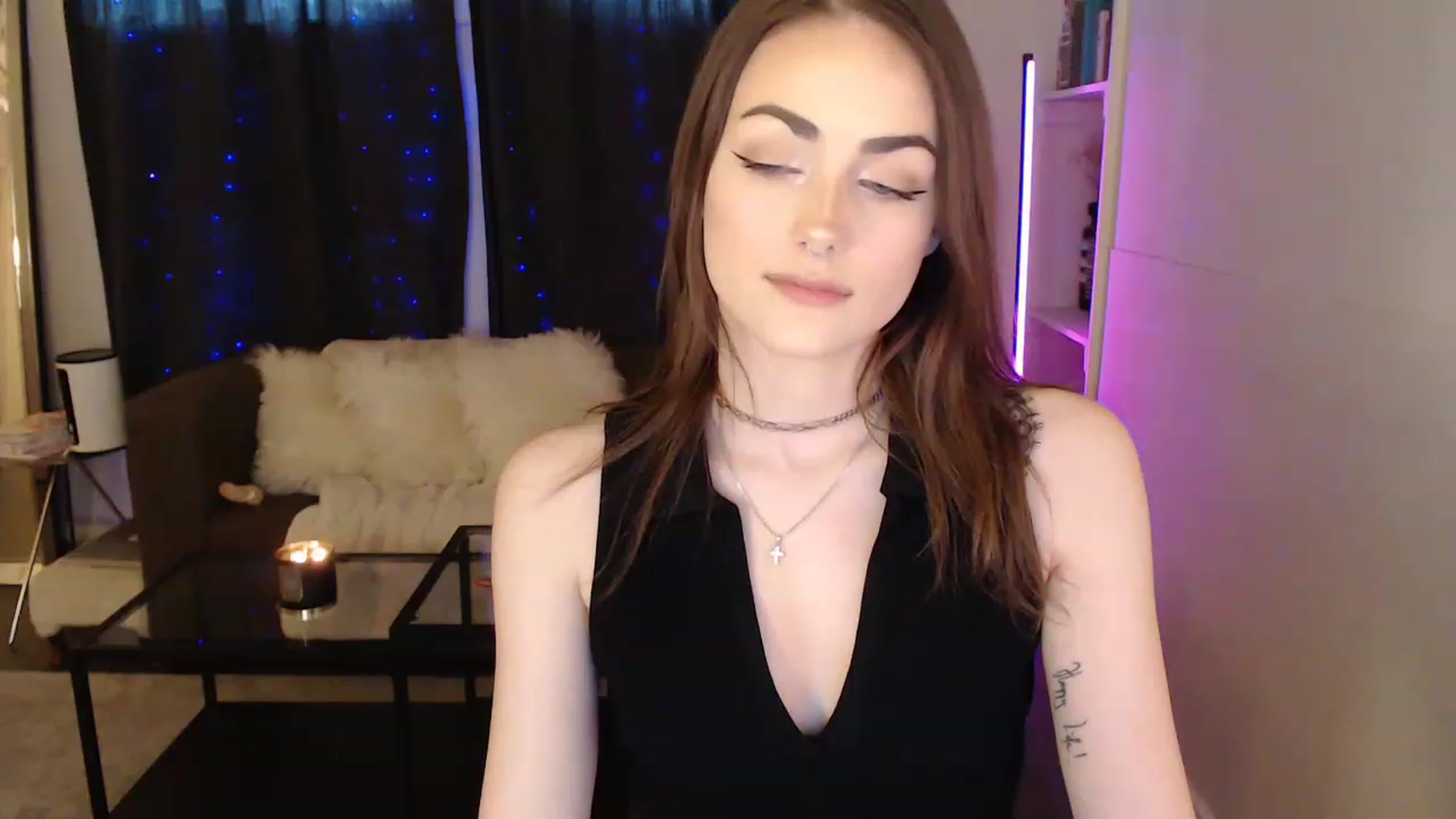 Gallery image thumbnail from angelpuppygrl's myfreecams stream on, 03/17/2023, 24:12 image 17 of 20