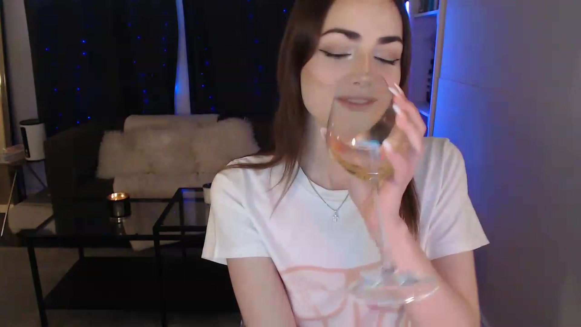 Gallery image thumbnail from angelpuppygrl's myfreecams stream on, 04/01/2023, 23:46 image 8 of 20