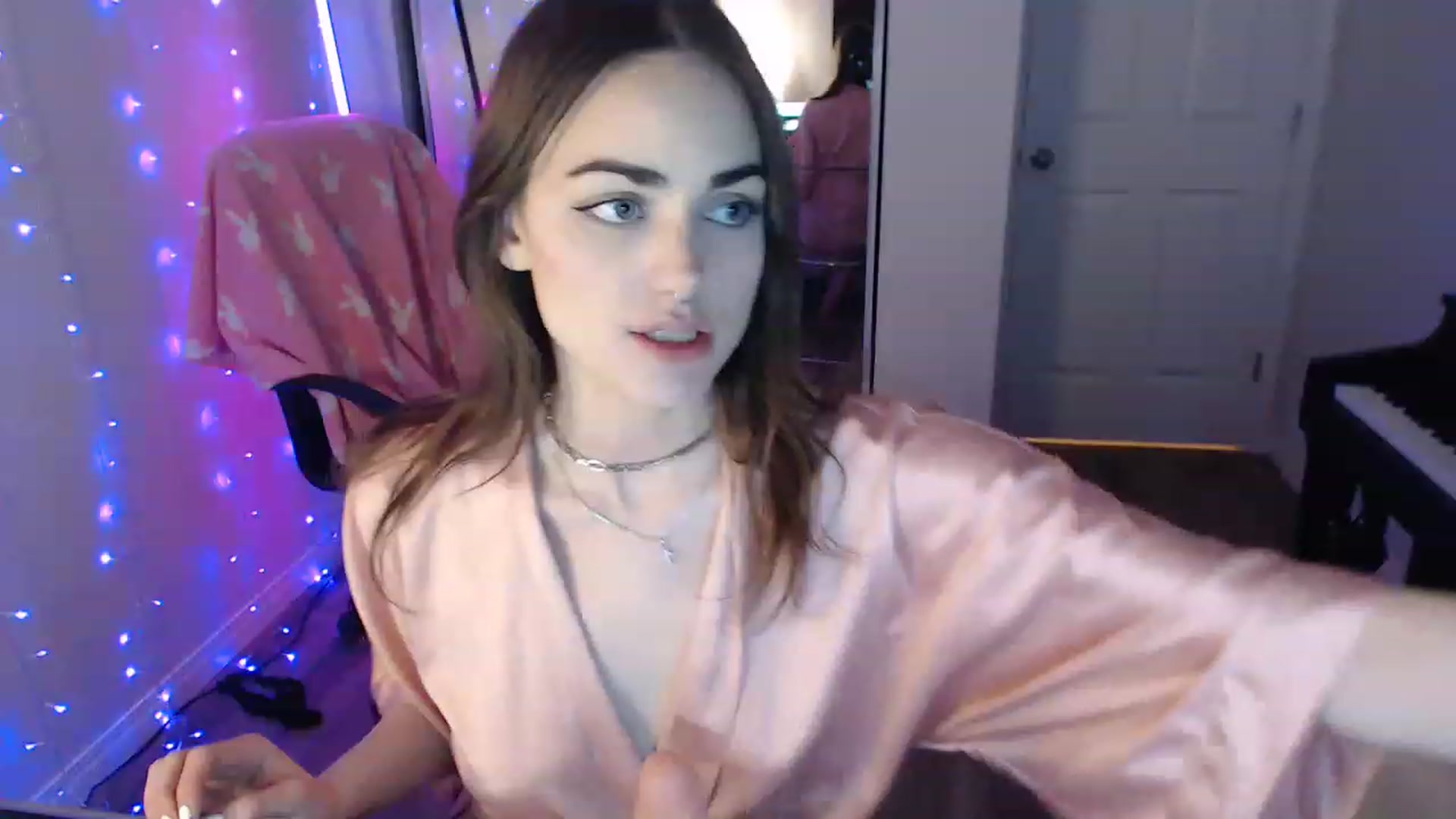 Gallery image thumbnail from angelpuppygrl's myfreecams stream on, 06/01/2023, 08:59 image 2 of 20