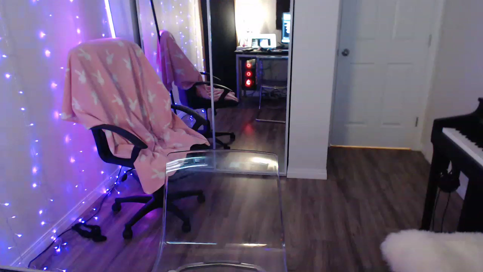 Gallery image thumbnail from angelpuppygrl's myfreecams stream on, 06/01/2023, 08:59 image 4 of 20