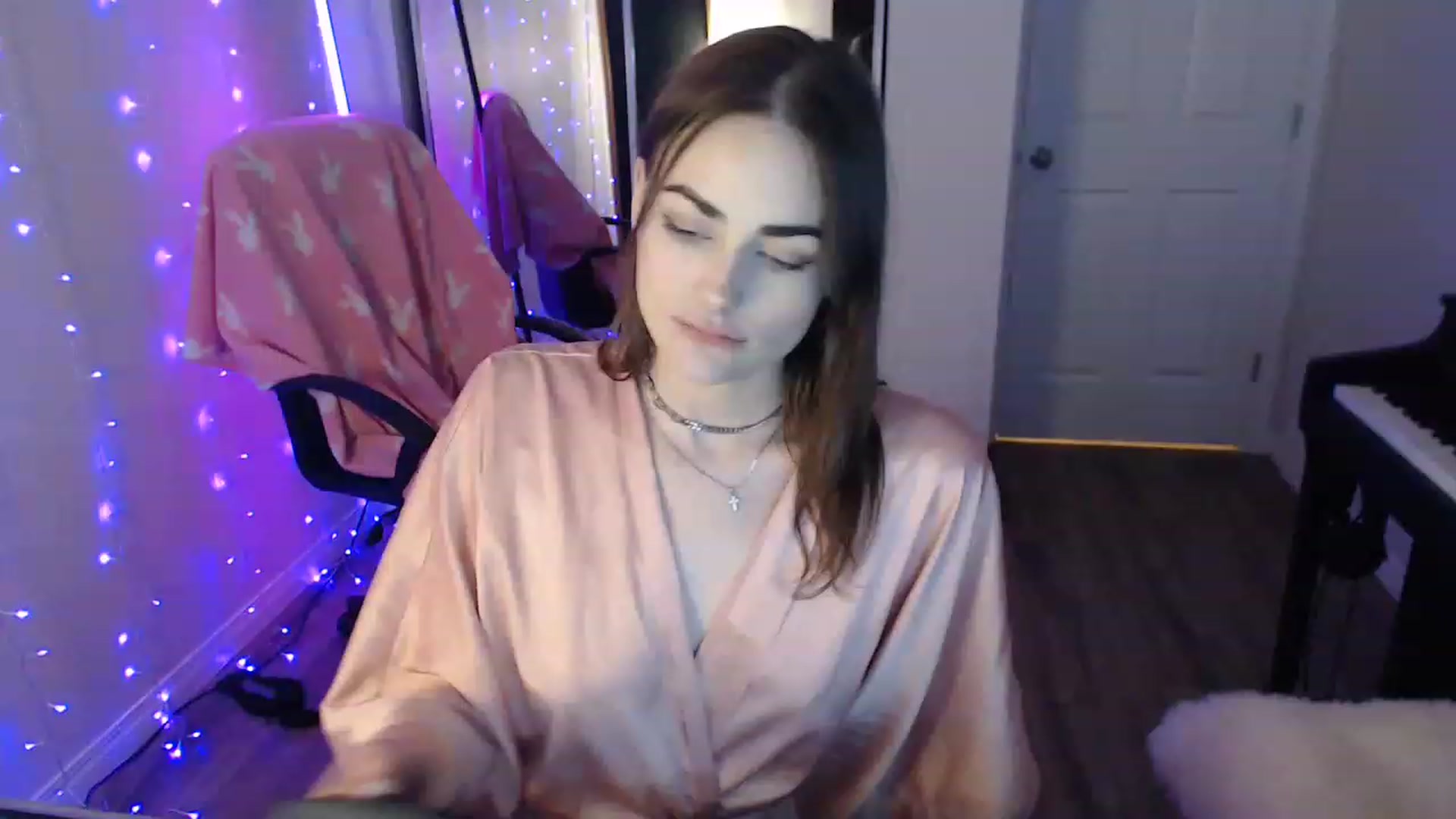 Gallery image thumbnail from angelpuppygrl's myfreecams stream on, 06/01/2023, 08:59 image 3 of 20