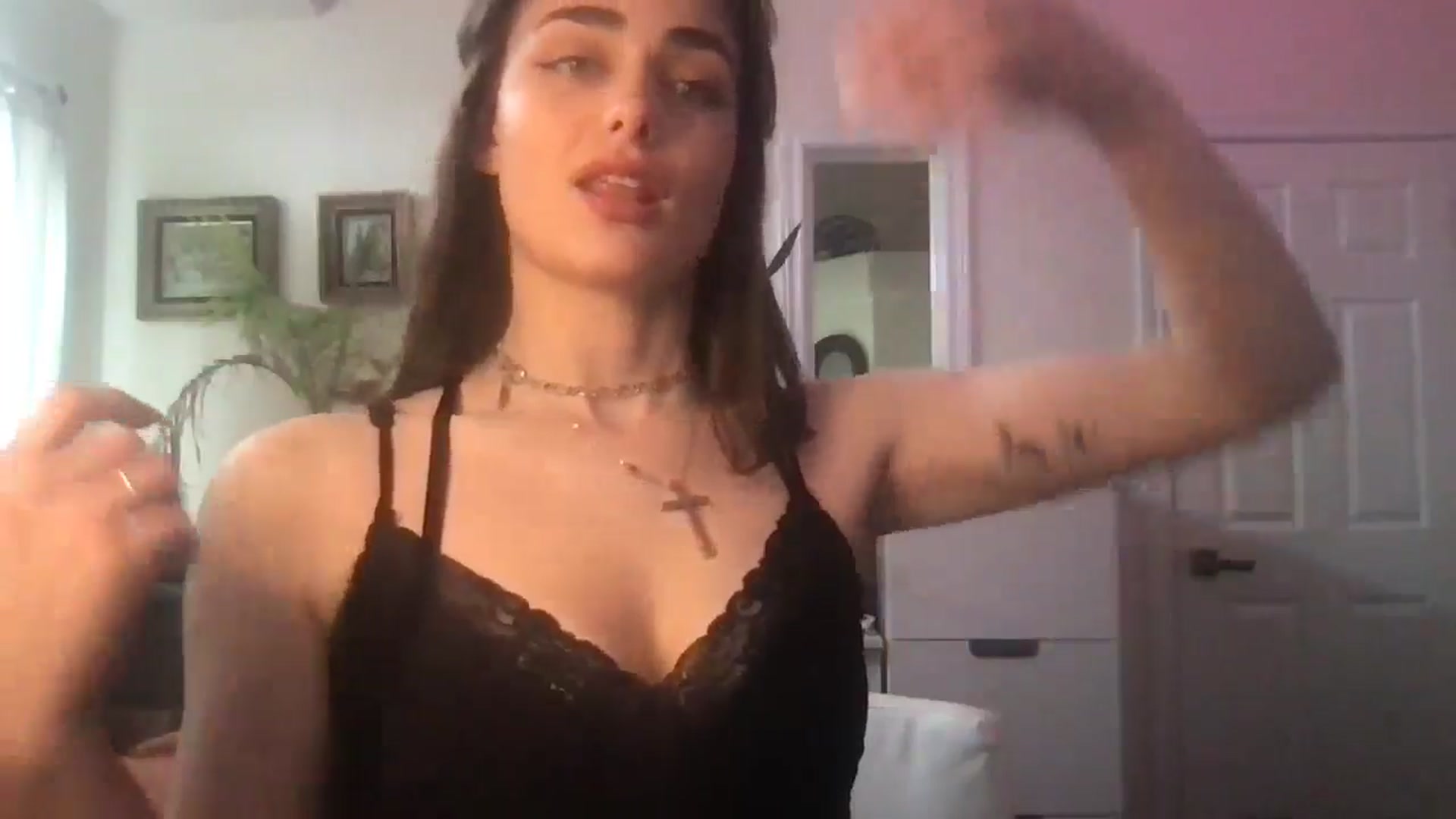 Gallery image thumbnail from angelpuppygrl's myfreecams stream on, 05/27/2024, 20:29 image 10 of 20