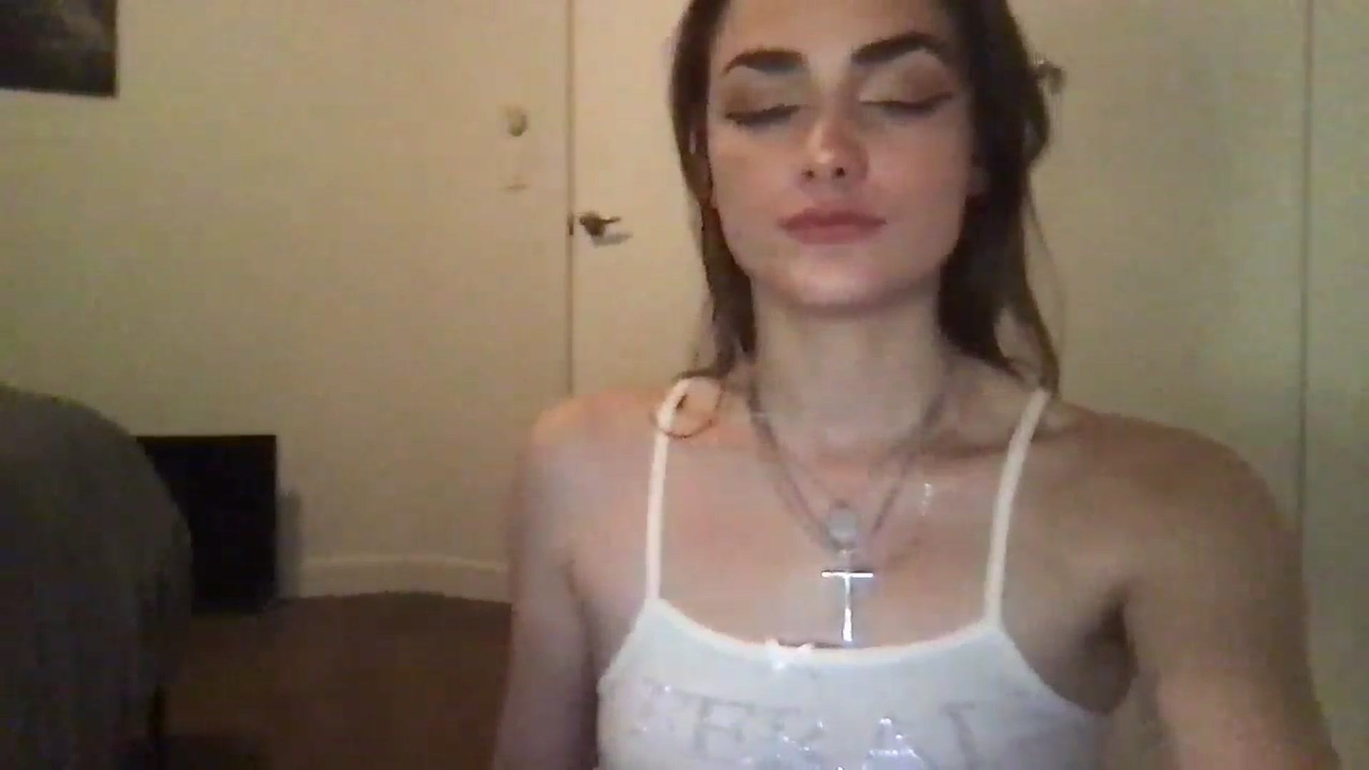 Gallery image thumbnail from angelpuppygrl's myfreecams stream on, 10/09/2024, 12:39 image 14 of 20