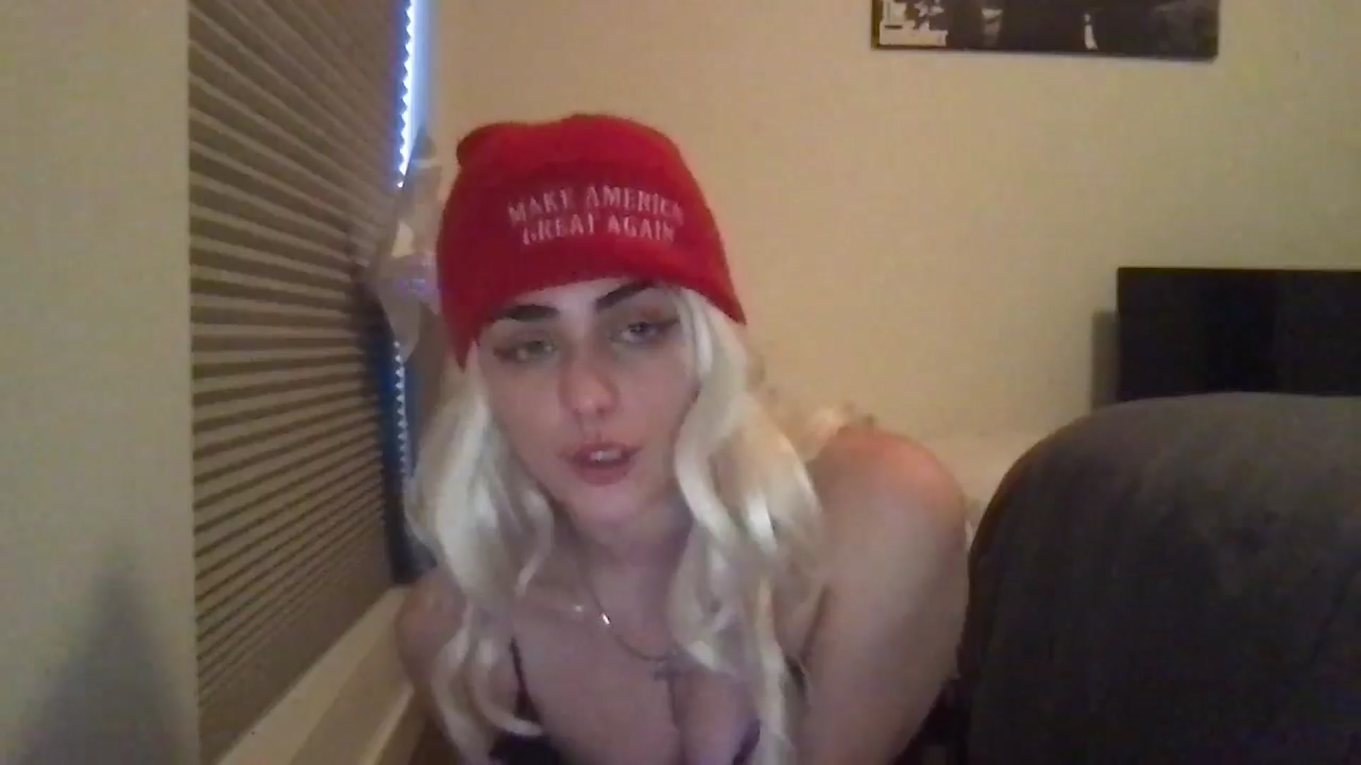 Gallery image thumbnail from angelpuppygrl's myfreecams stream on, 10/30/2024, 14:25 image 11 of 20