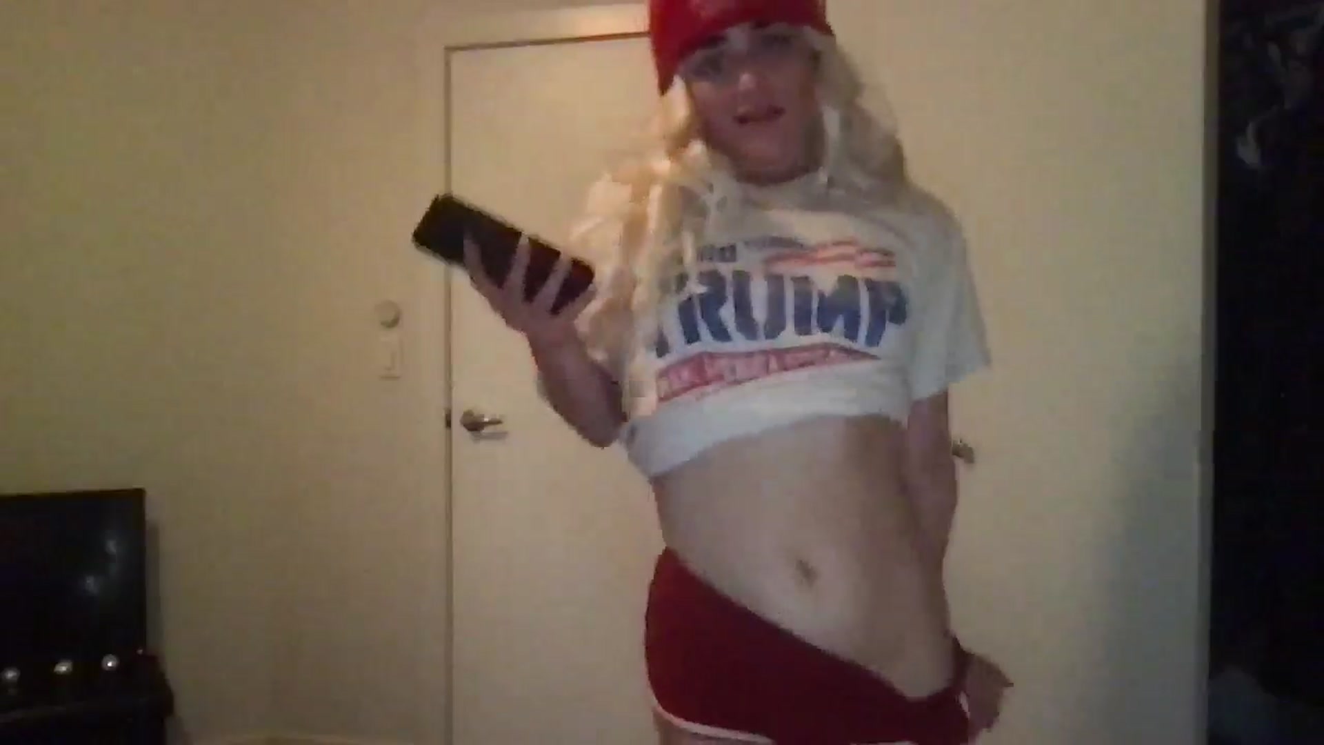 Gallery image thumbnail from angelpuppygrl's myfreecams stream on, 10/30/2024, 15:37 image 20 of 20